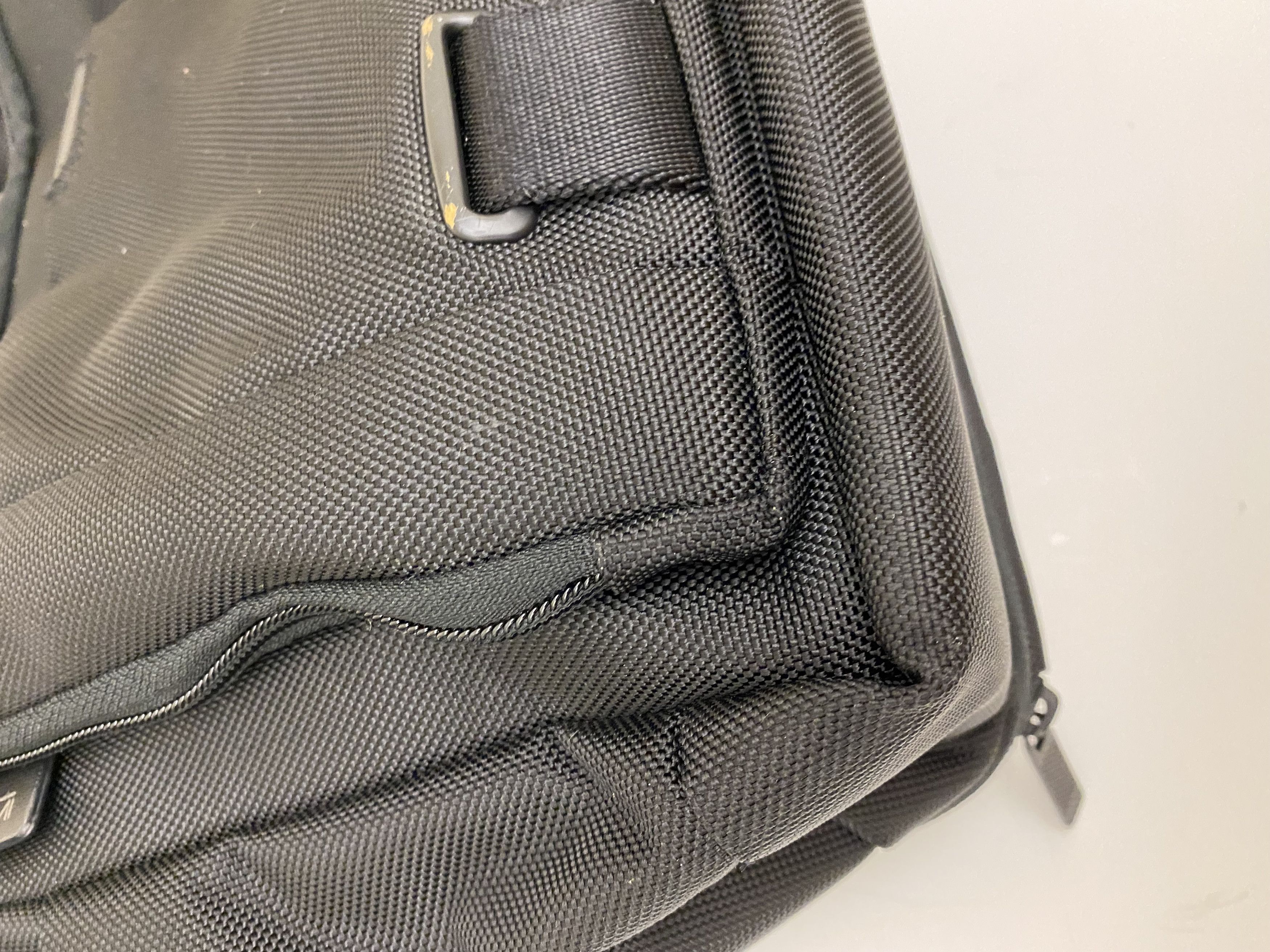 Tumi Bag Black 58541D Expandable Laptop briefcase/messenger Size ONE SIZE - 11 Thumbnail