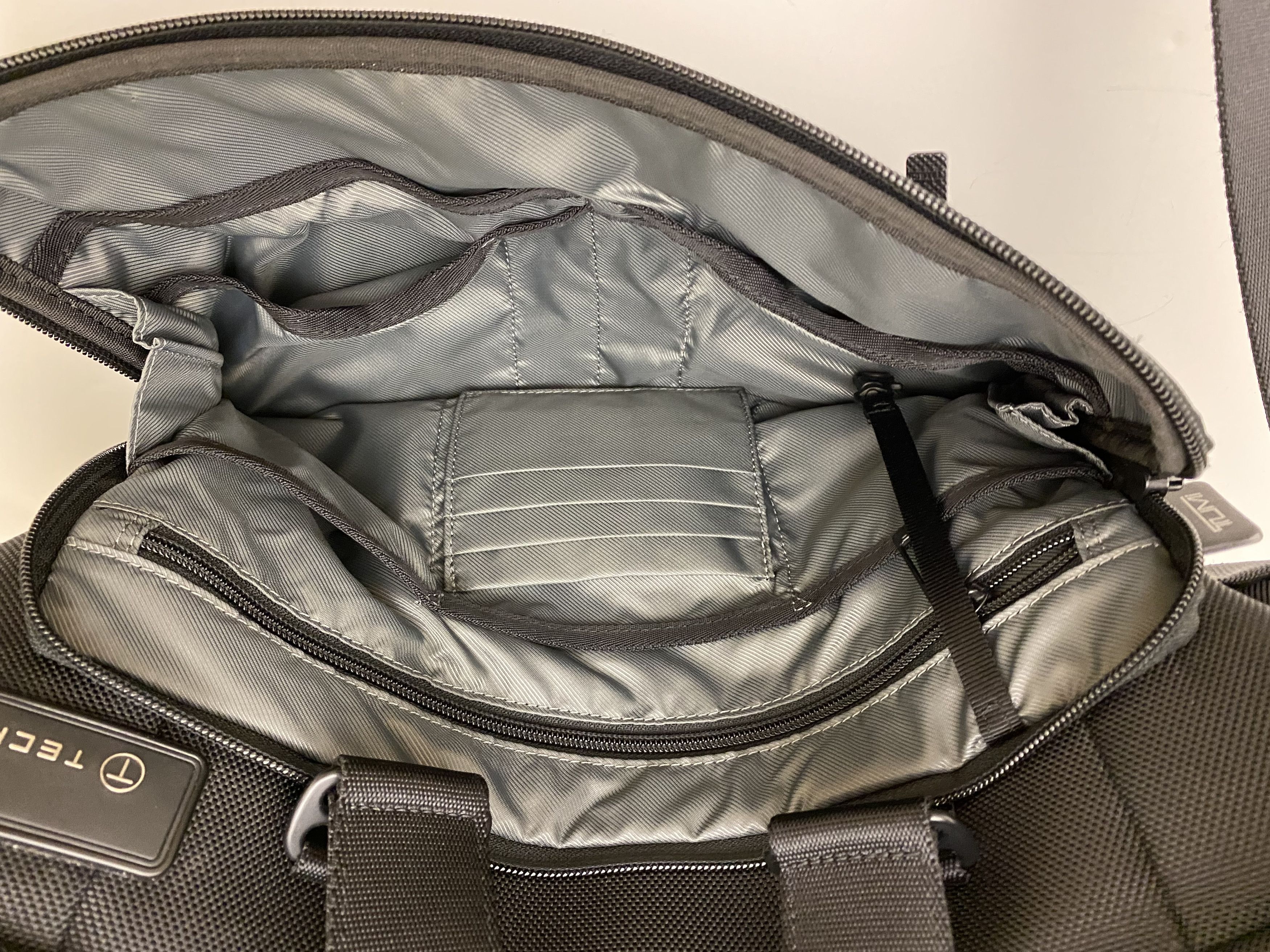 Tumi Bag Black 58541D Expandable Laptop briefcase/messenger Size ONE SIZE - 2 Thumbnail