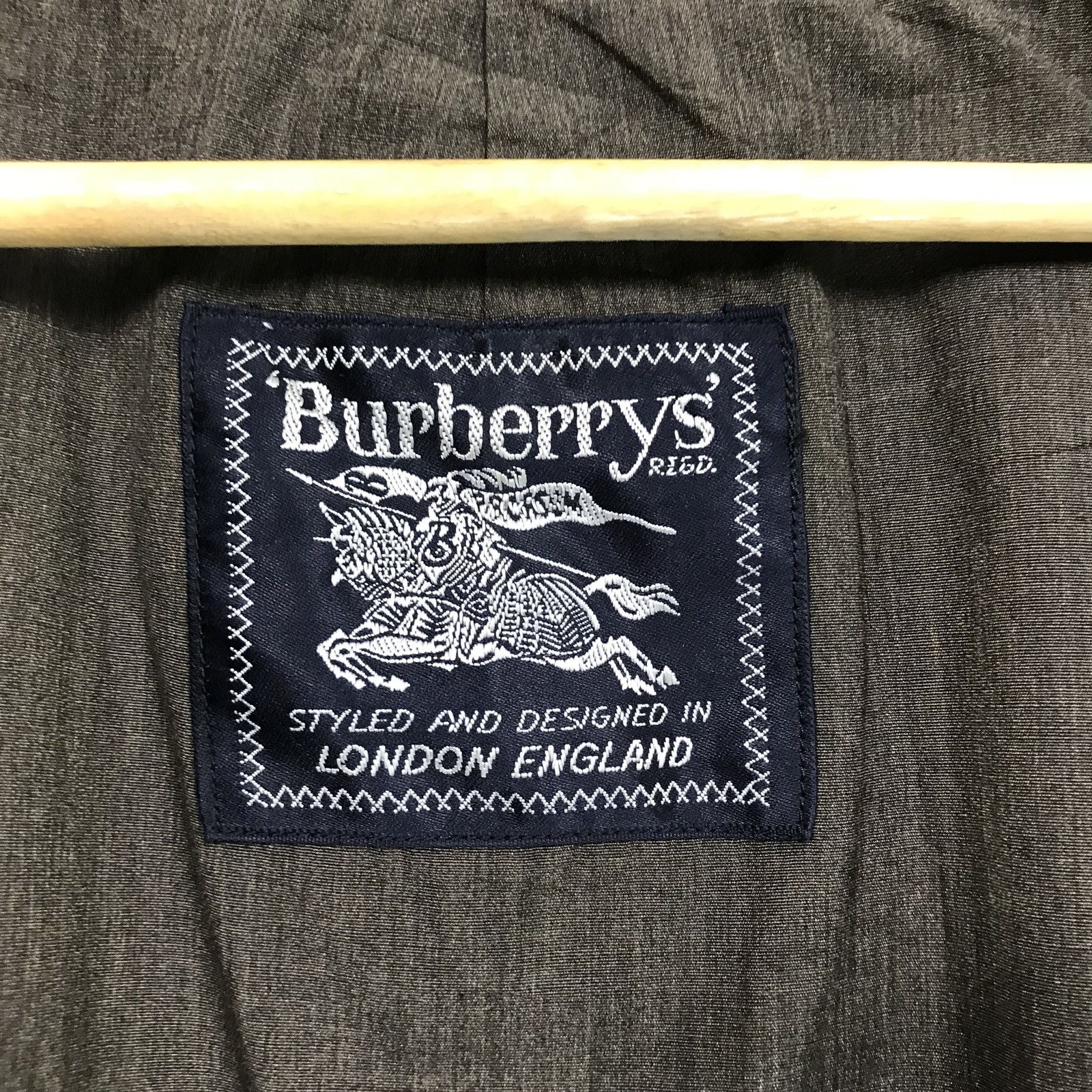 Burberry 🔥FINAL DROP🔥Burberry trech coat london england Size US M / EU 48-50 / 2 - 8 Thumbnail