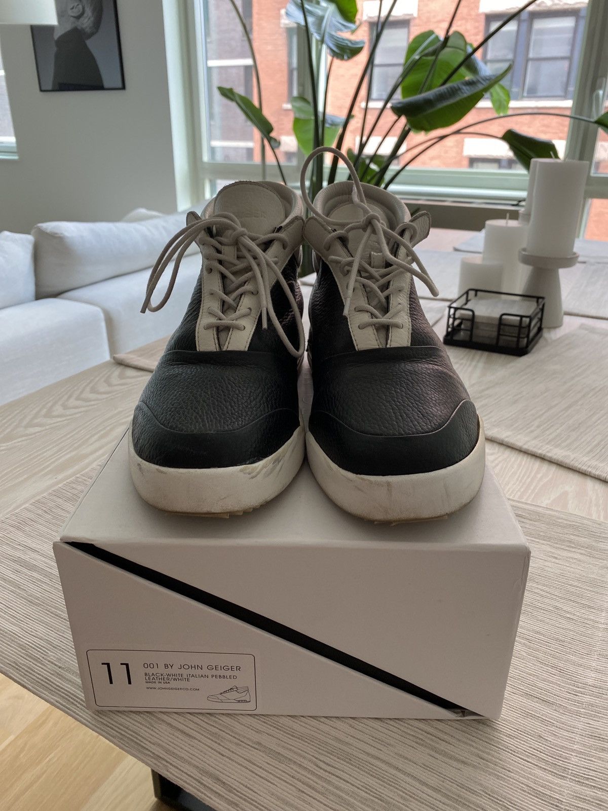 Basket John Geiger 001 Frost White - Daim Gris Taille 42 US 9 | Édition Limitée