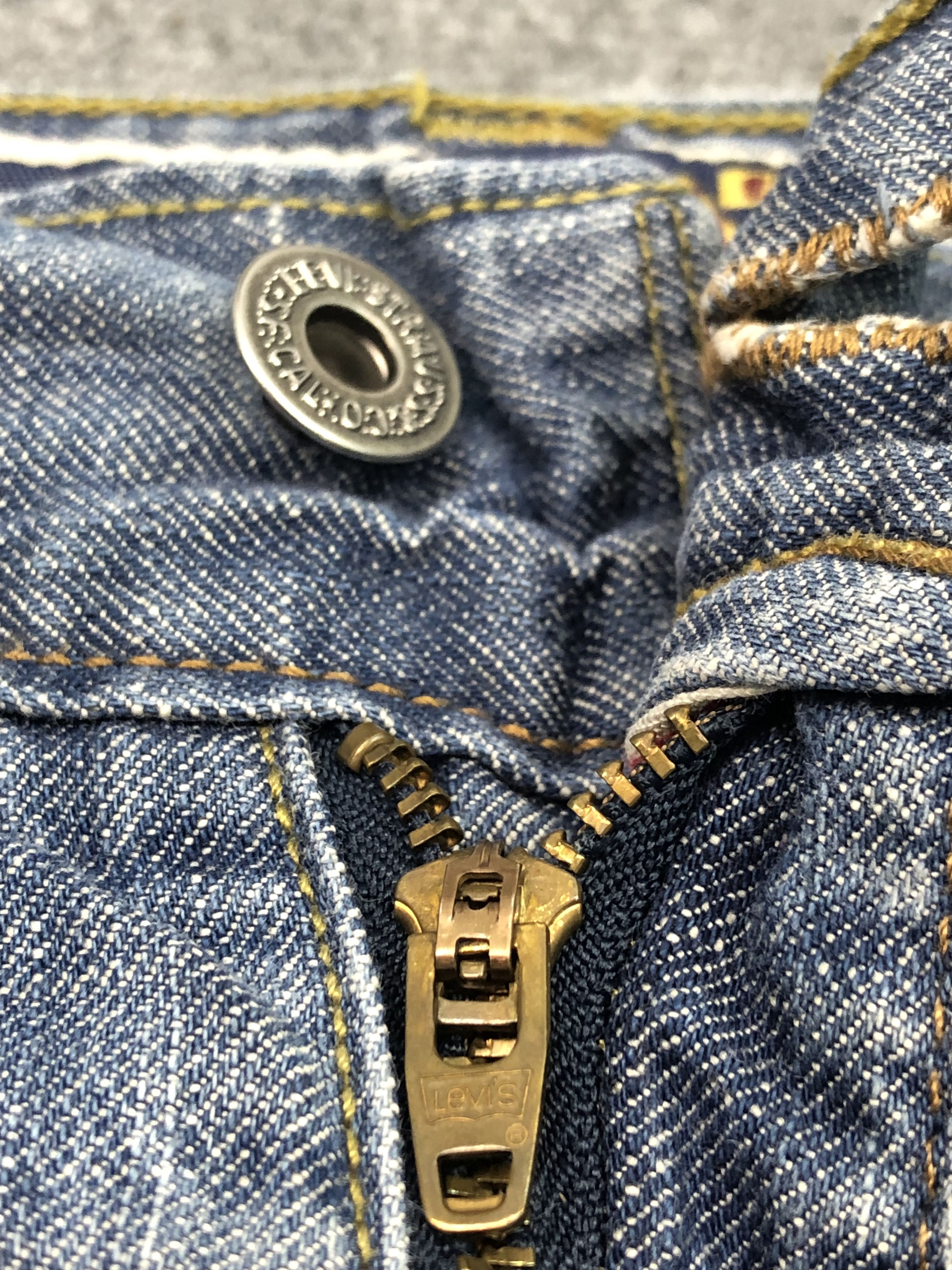 Levi's Vintage Levis 549 Blue Denim Jeans DP0360 Size US 37 - 8 Thumbnail
