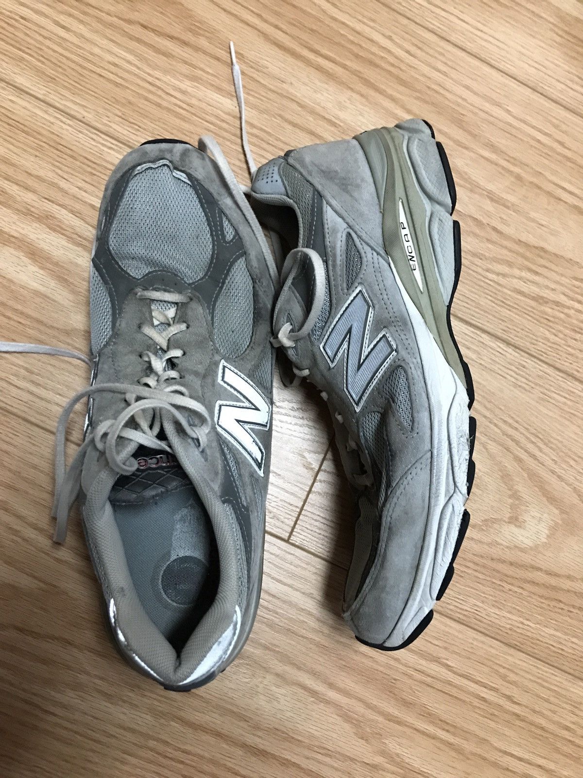 990v3 Low Grey White size 13 not sure about the size