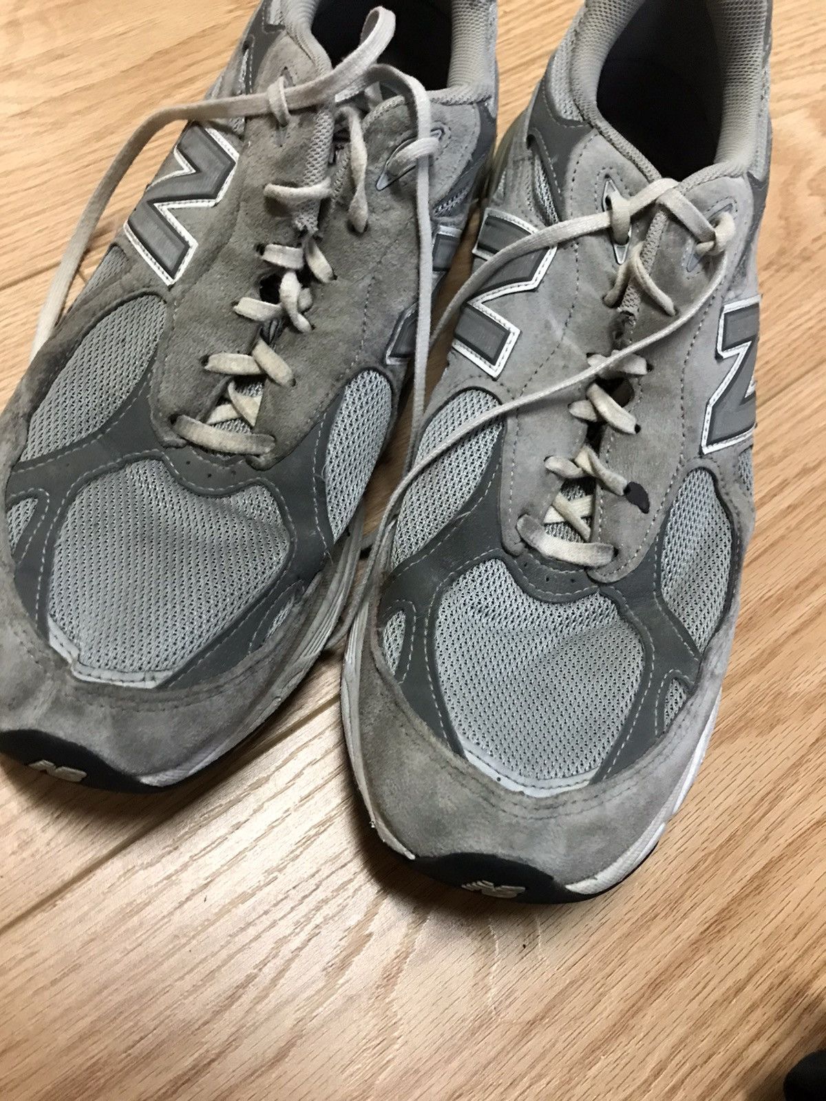 New Balance 990v3 Low Grey White size 13 not sure about the size Size US 13 / EU 46 - 2 Thumbnail