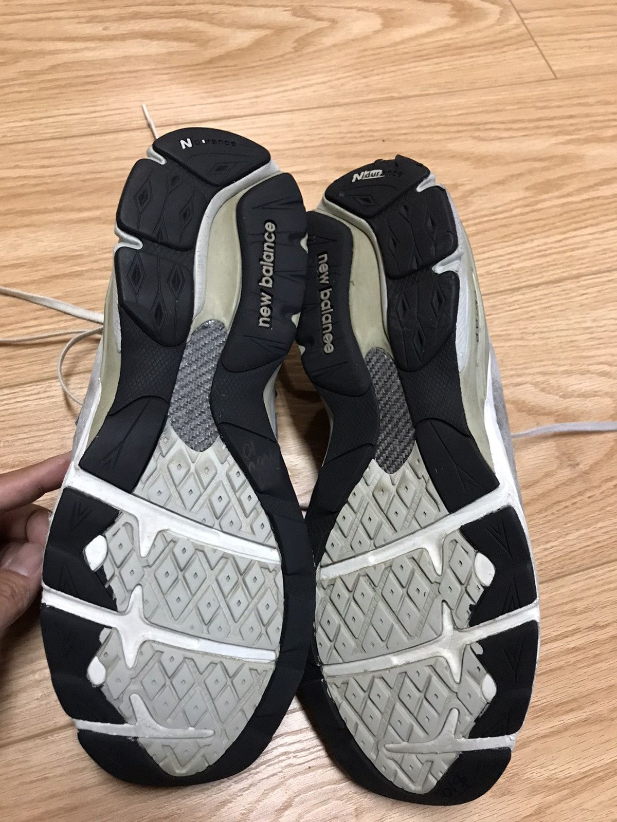 New Balance 990v3 Low Grey White size 13 not sure about the size Size US 13 / EU 46 - 8 Thumbnail