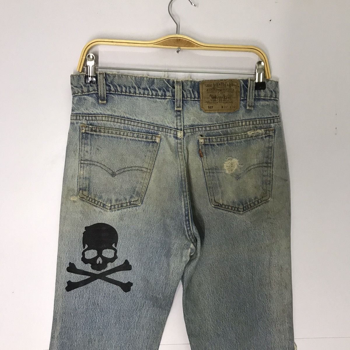 Levi's Vintage Clothing RARE🔥LEVIS 517 ORANGE TAG BOOT CUT SKULL ART DENIM PANTS Size US 30 / EU 46 - 8 Thumbnail