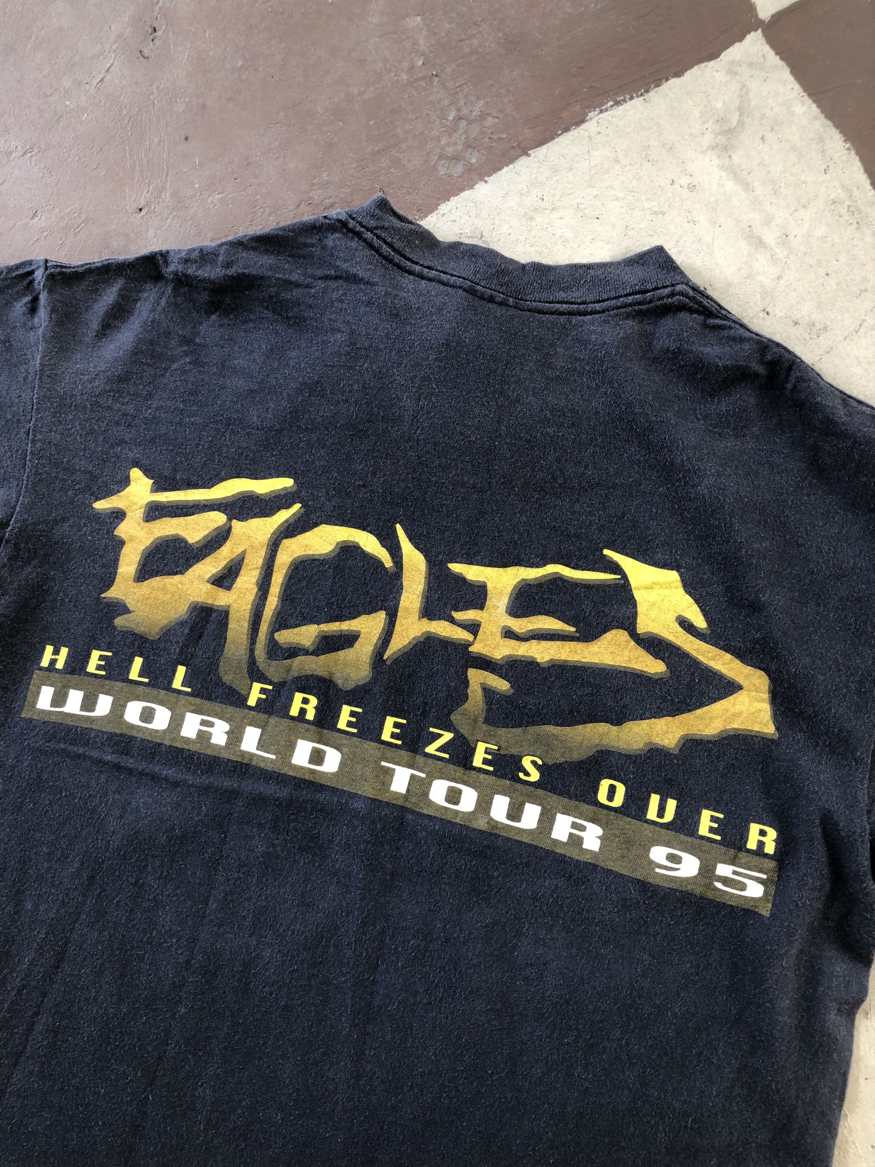 Band Tees VINTAGE 1995 EAGLES WORLD TOUR TEE Size US L / EU 52-54 / 3 - 4 Thumbnail