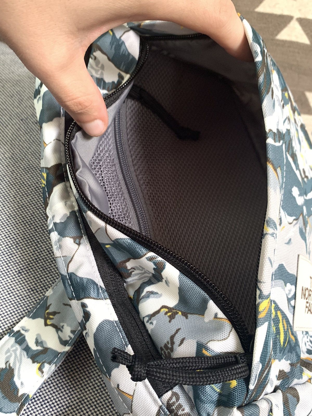 Designer × Liberty London × The North Face *RARE* New North Face x Liberty London Shoulder / Crossbody Size ONE SIZE - 6 Thumbnail