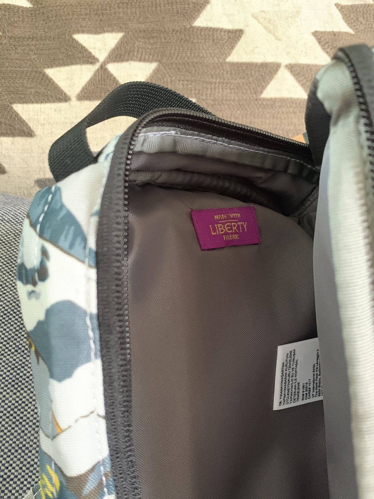Designer × Liberty London × The North Face *RARE* New North Face x Liberty London Shoulder / Crossbody Size ONE SIZE - 5 Thumbnail