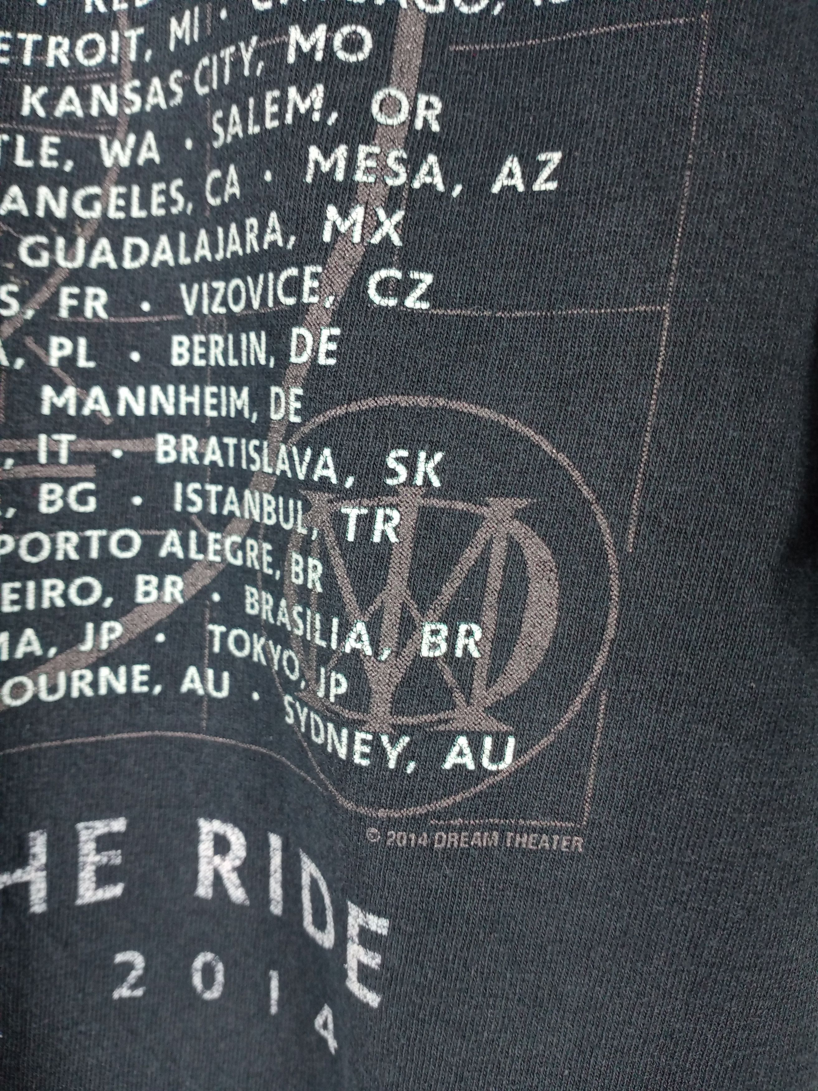 Band Tees Rare distressed Dream Theater Metal Band World Tour Tshirt Size US L / EU 52-54 / 3 - 5 Thumbnail