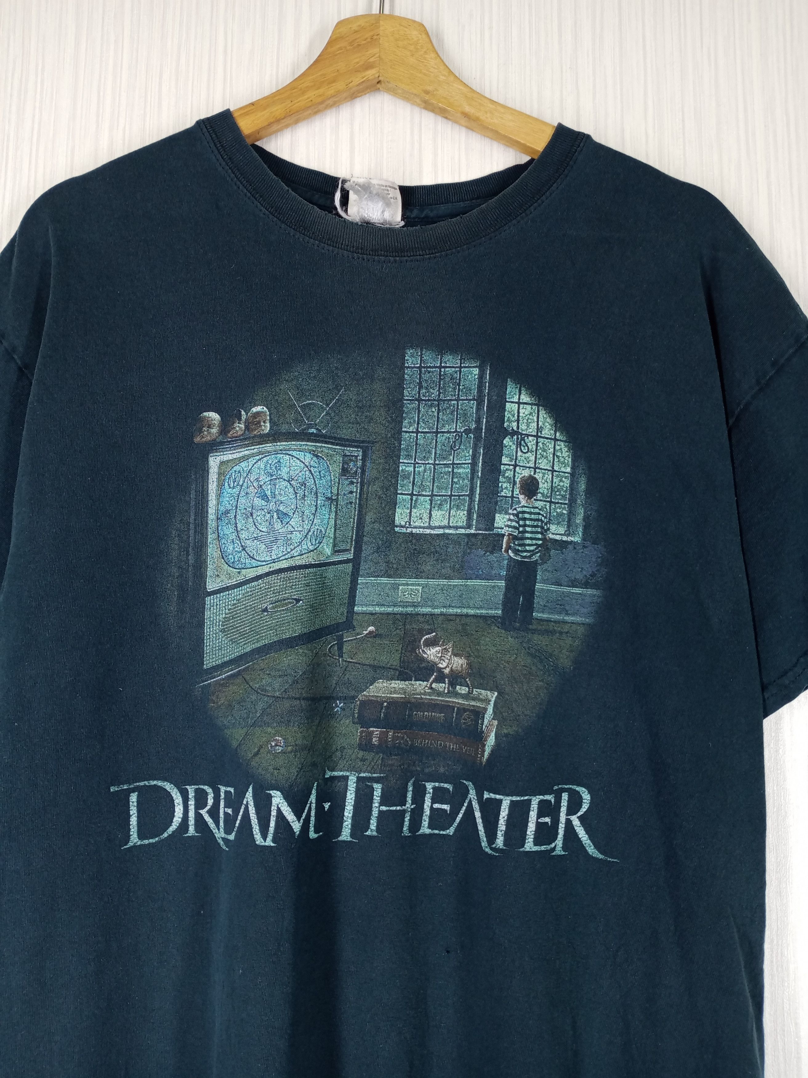 Band Tees Rare distressed Dream Theater Metal Band World Tour Tshirt Size US L / EU 52-54 / 3 - 4 Thumbnail