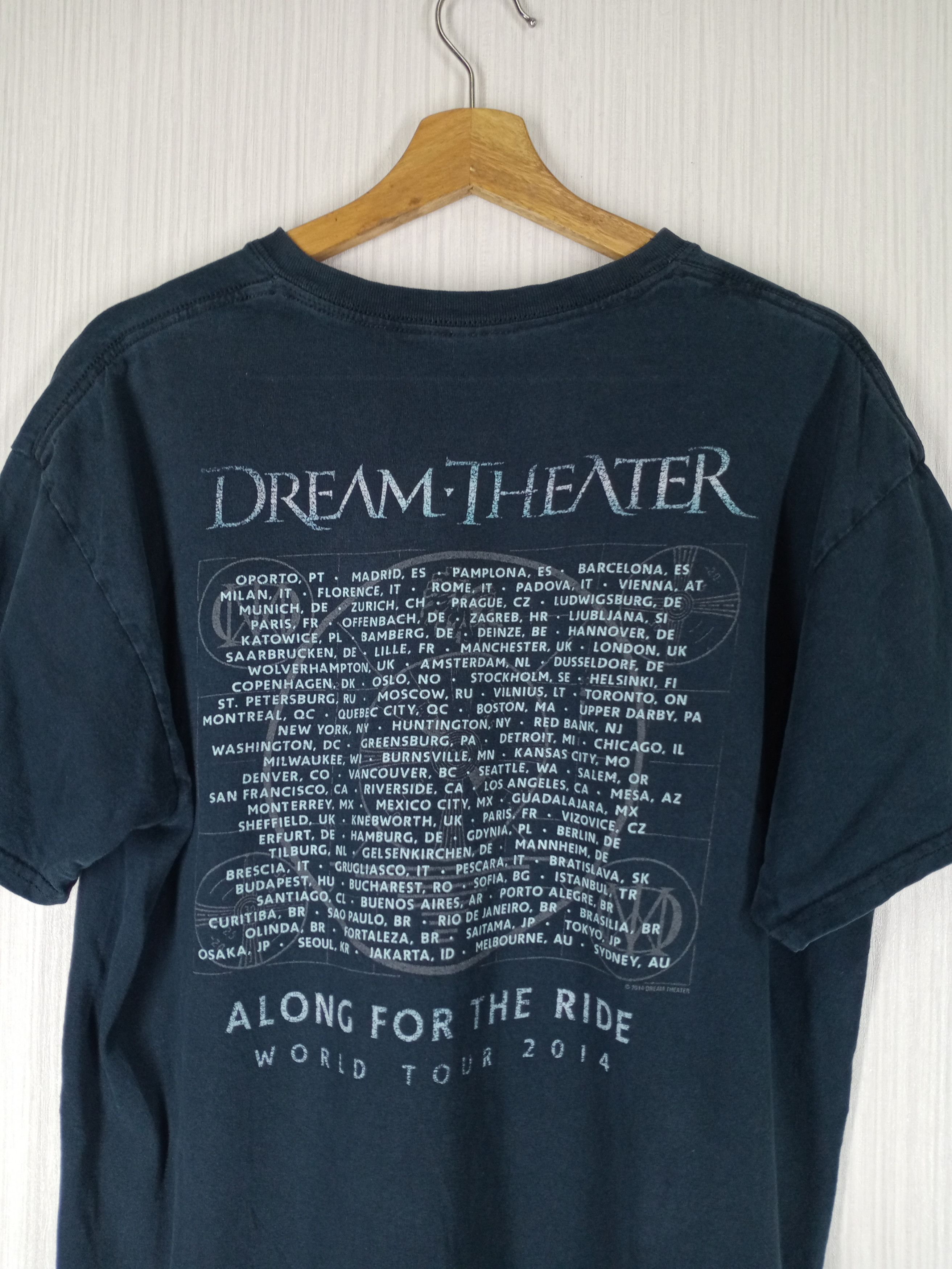 Band Tees Rare distressed Dream Theater Metal Band World Tour Tshirt Size US L / EU 52-54 / 3 - 6 Thumbnail