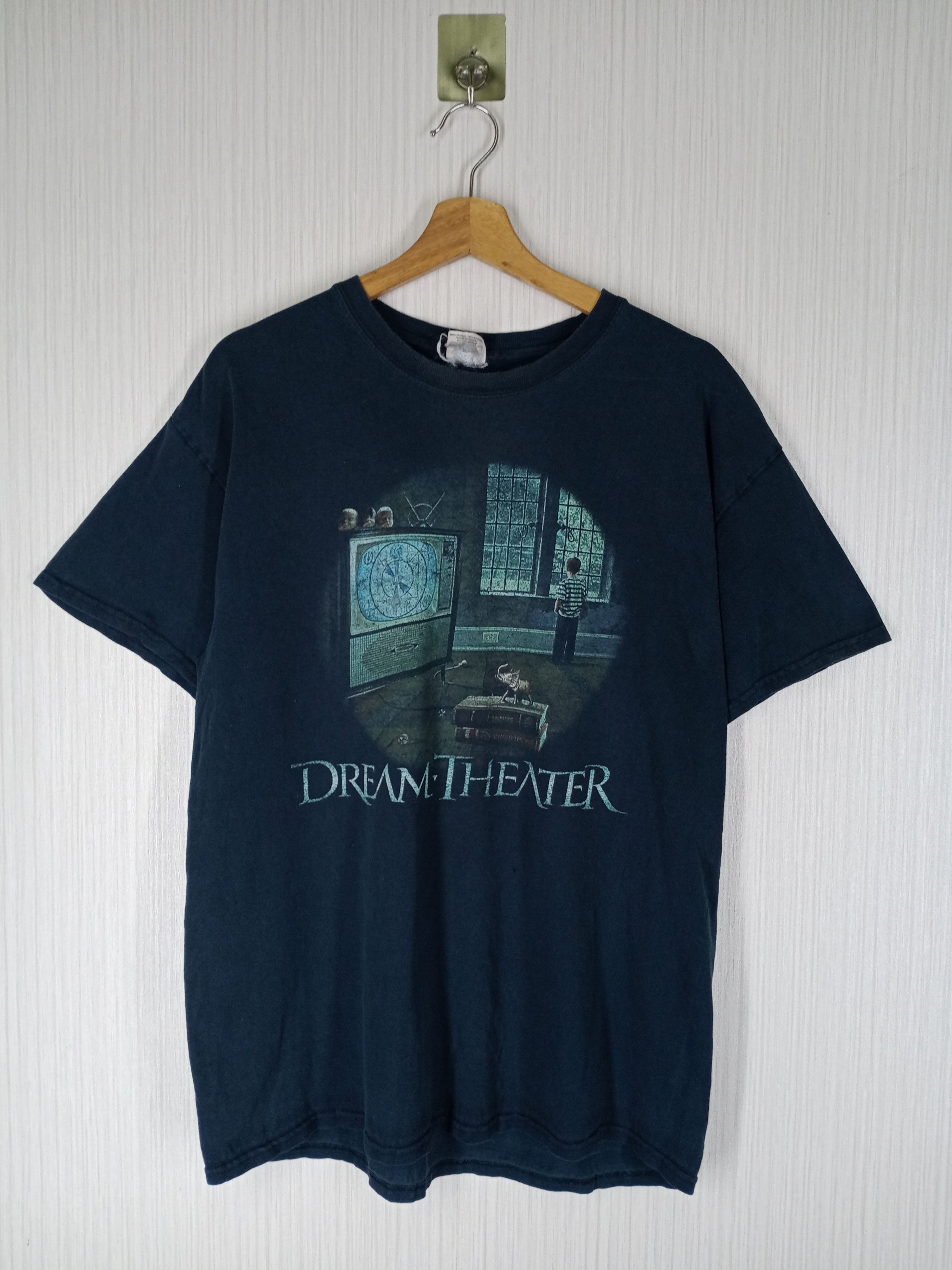Band Tees Rare distressed Dream Theater Metal Band World Tour Tshirt Size US L / EU 52-54 / 3 - 1 Thumbnail