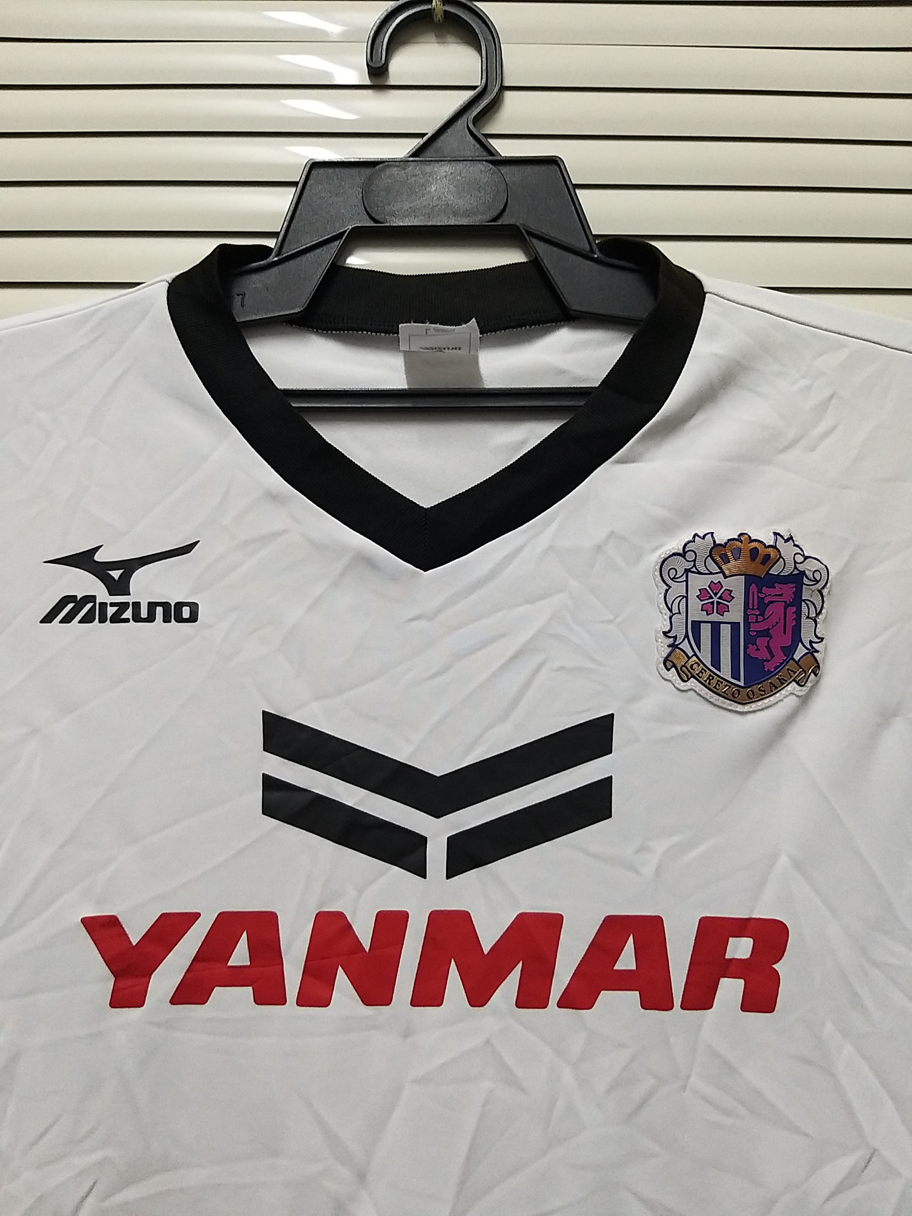 Mizuno CEREZO OSAKA VS MANCHESTER UNITED 2013 MIZUNO AWAY JERSEY Size US M / EU 48-50 / 2 - 3 Thumbnail