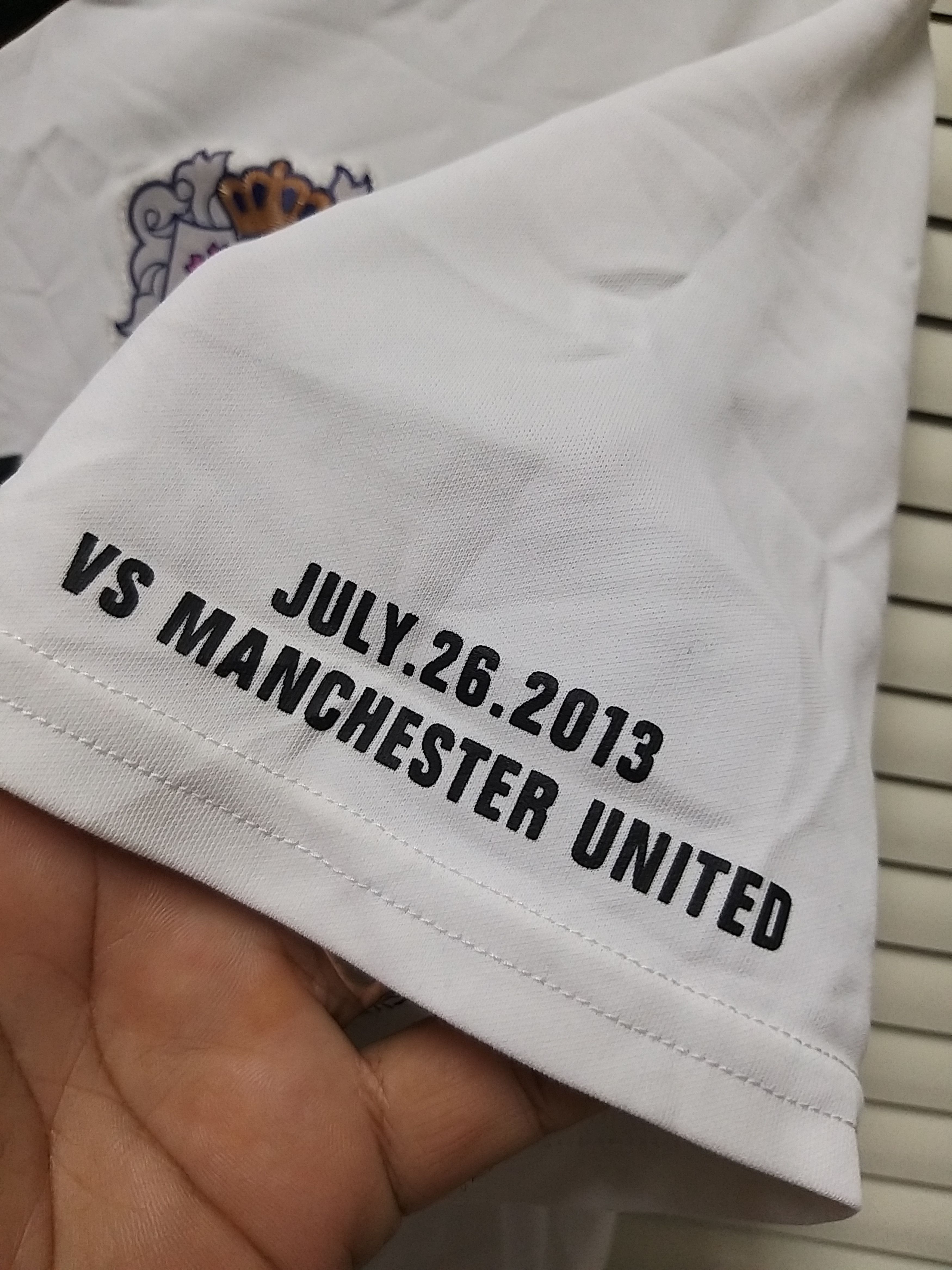 Mizuno CEREZO OSAKA VS MANCHESTER UNITED 2013 MIZUNO AWAY JERSEY Size US M / EU 48-50 / 2 - 5 Thumbnail