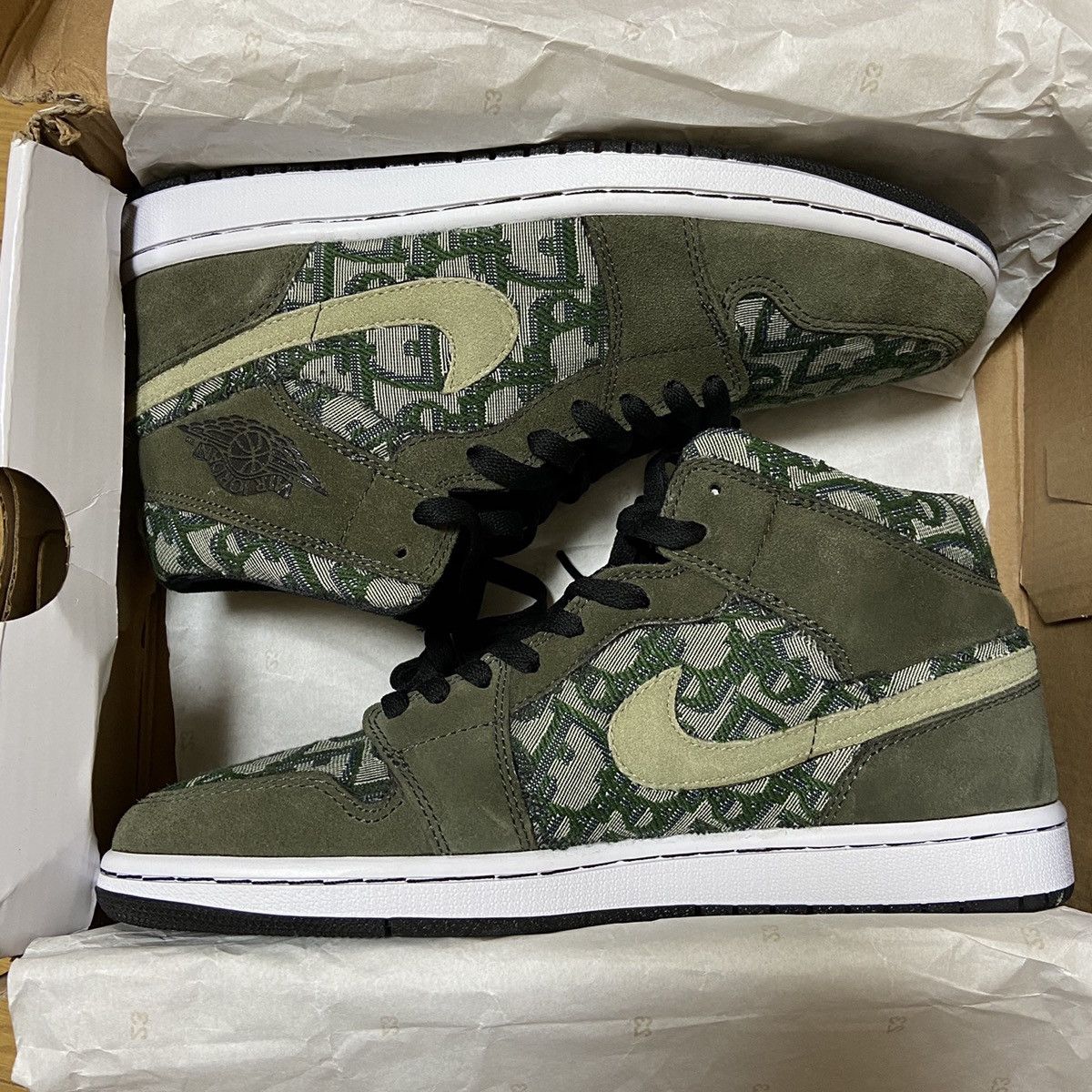 Nike NIKE vandy the pink air jordan 1 money green custom Size US 9.5 / EU 42-43 - 1 Thumbnail