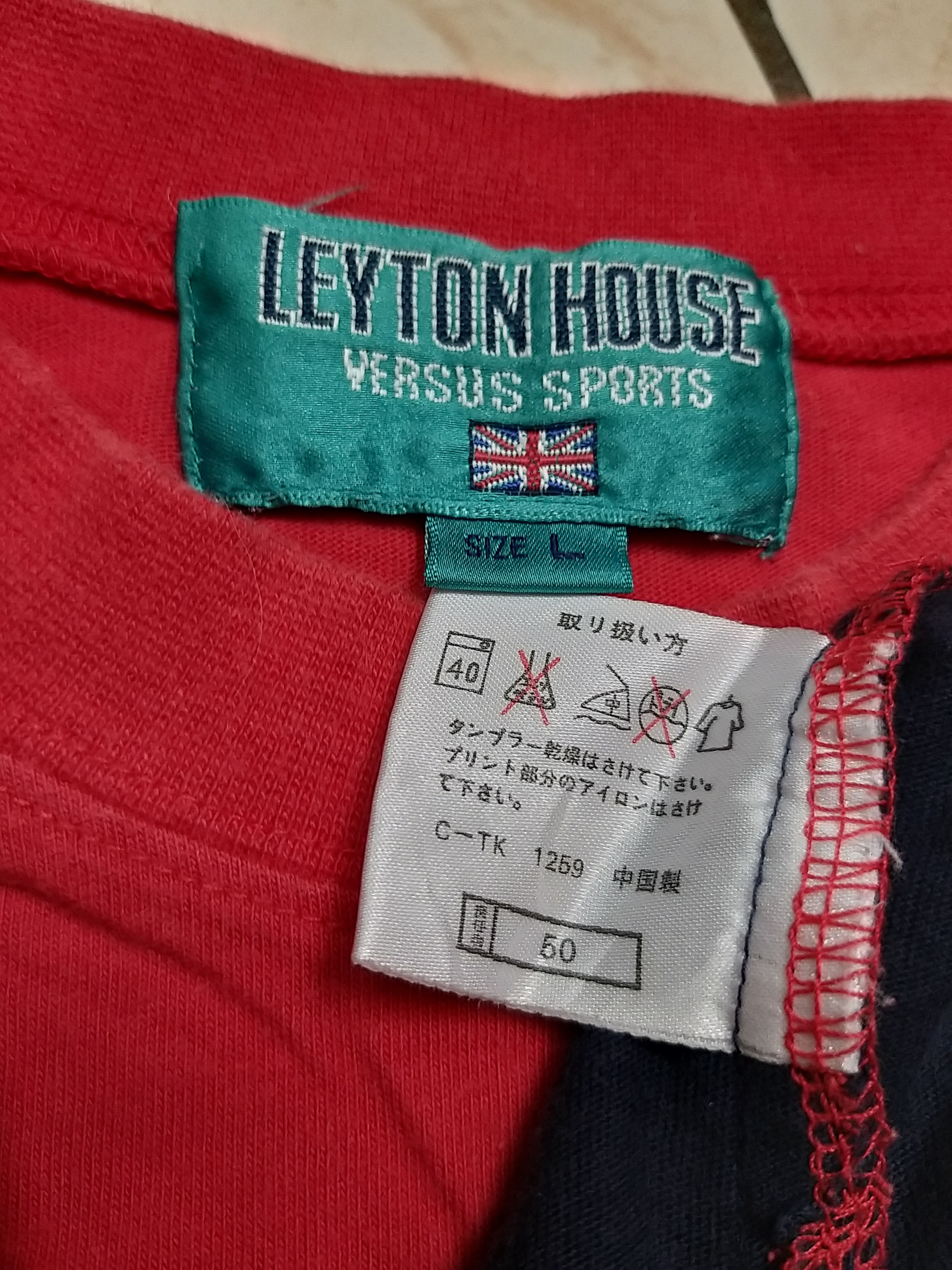 Sports Specialties VINTAGE LEYTON HOUSE VERSUS SPORTS STRIPE T SHIRT. Size US L / EU 52-54 / 3 - 8 Thumbnail