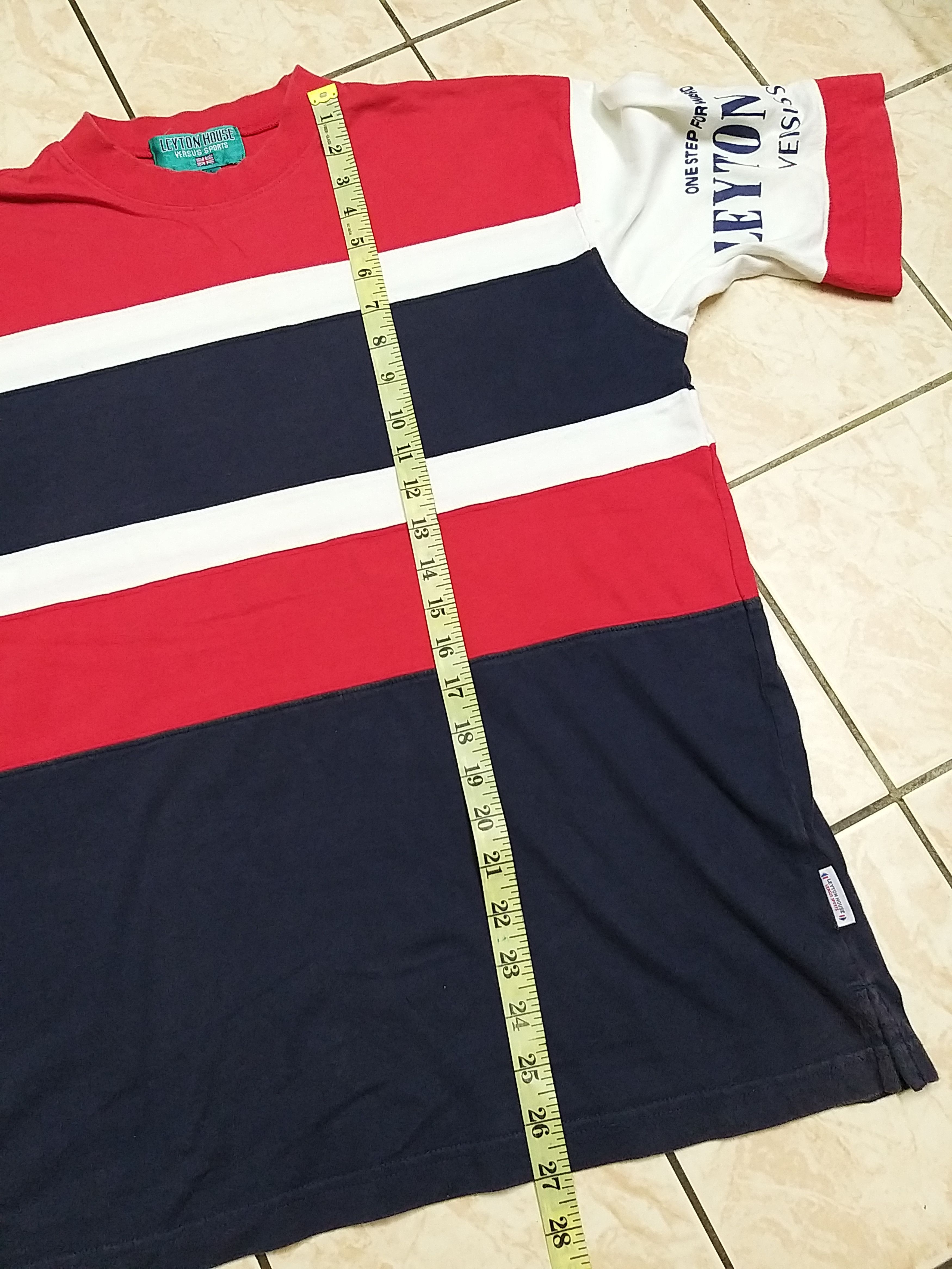 Sports Specialties VINTAGE LEYTON HOUSE VERSUS SPORTS STRIPE T SHIRT. Size US L / EU 52-54 / 3 - 7 Thumbnail