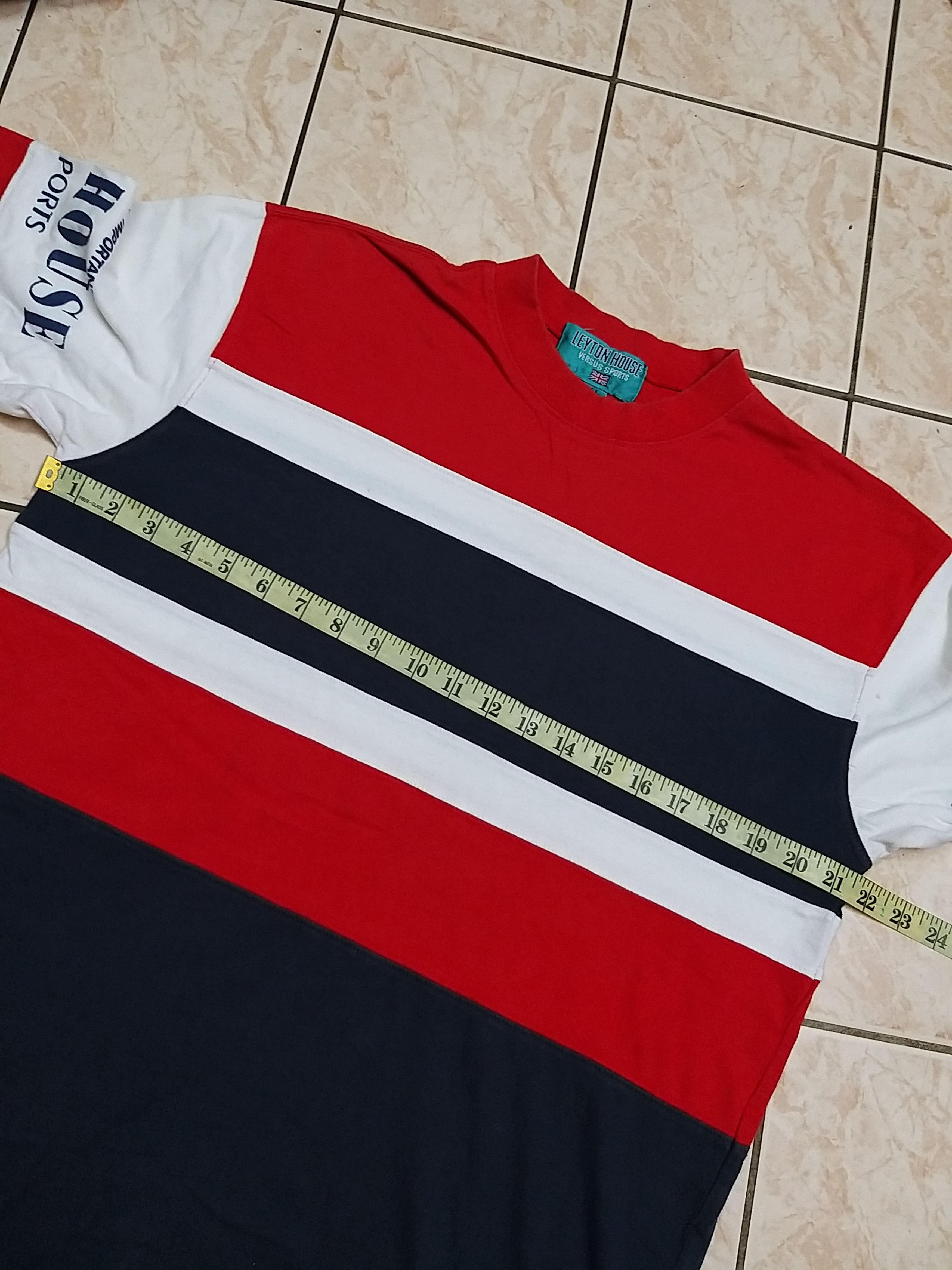Sports Specialties VINTAGE LEYTON HOUSE VERSUS SPORTS STRIPE T SHIRT. Size US L / EU 52-54 / 3 - 6 Thumbnail