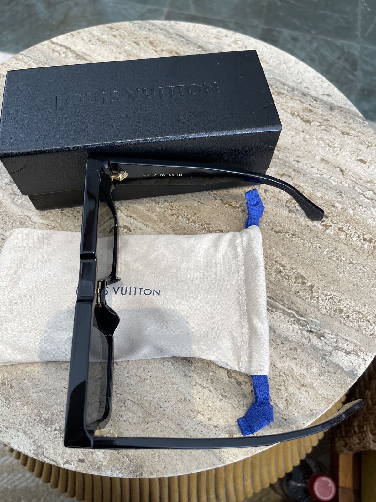 Louis Vuitton Louis Vuitton Cyclone Sunglasses Black/ Gold Size ONE SIZE - 6 Thumbnail
