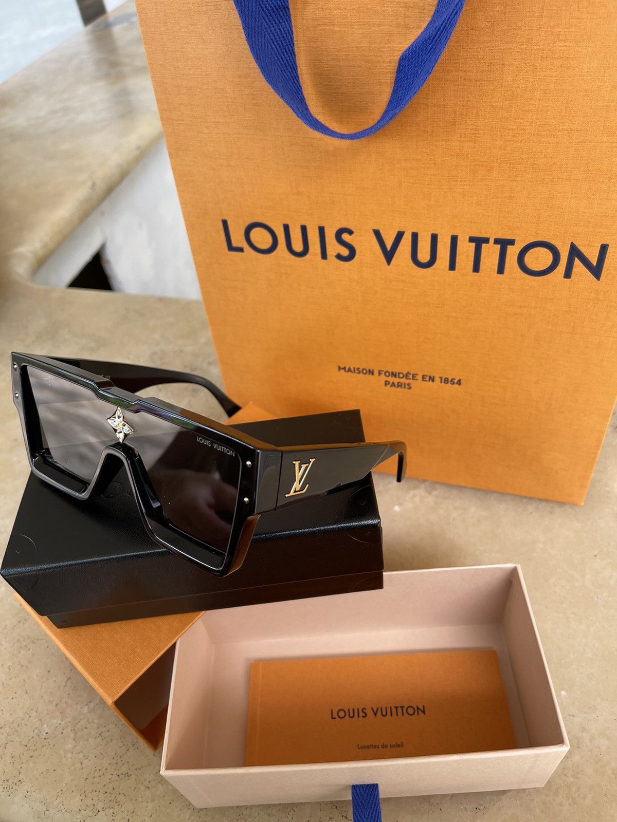 Louis Vuitton Louis Vuitton Cyclone Sunglasses Black/ Gold Size ONE SIZE - 7 Thumbnail