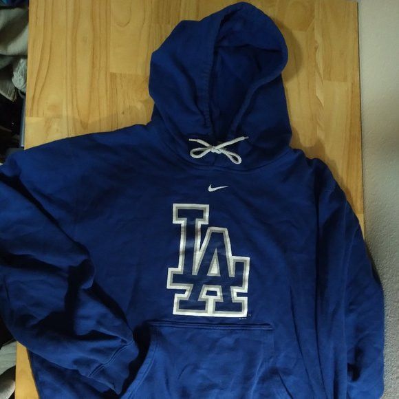 VINTAGE NIKE x LA DODGERS CENTER SWOOSH HOODIE, Men's Fashion, Coats,  Jackets and Outerwear on Carousell