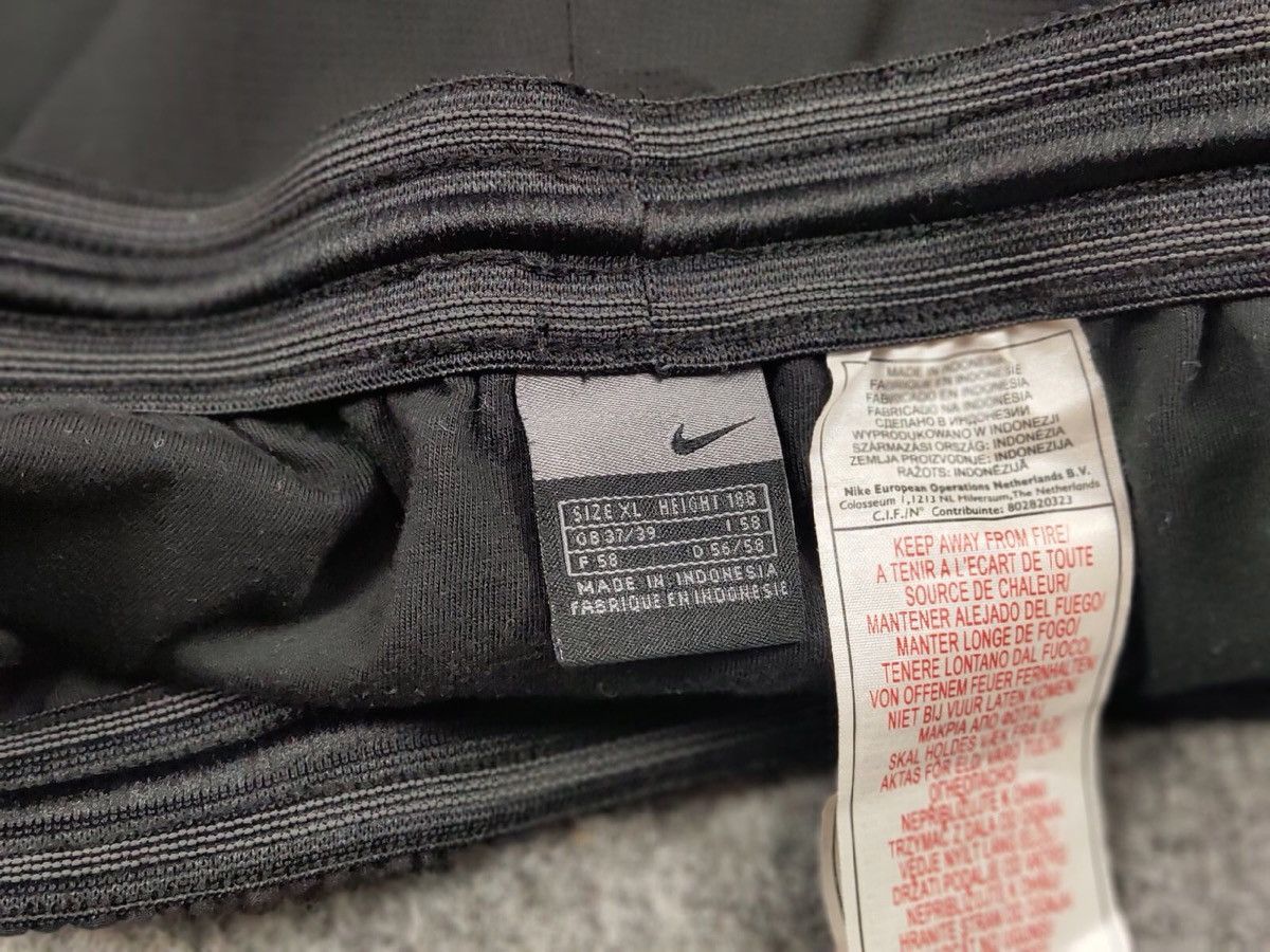 Nike Vintage Nike Short black Streetwear Travis Scott Style Size US 36 / EU 52 - 8 Thumbnail