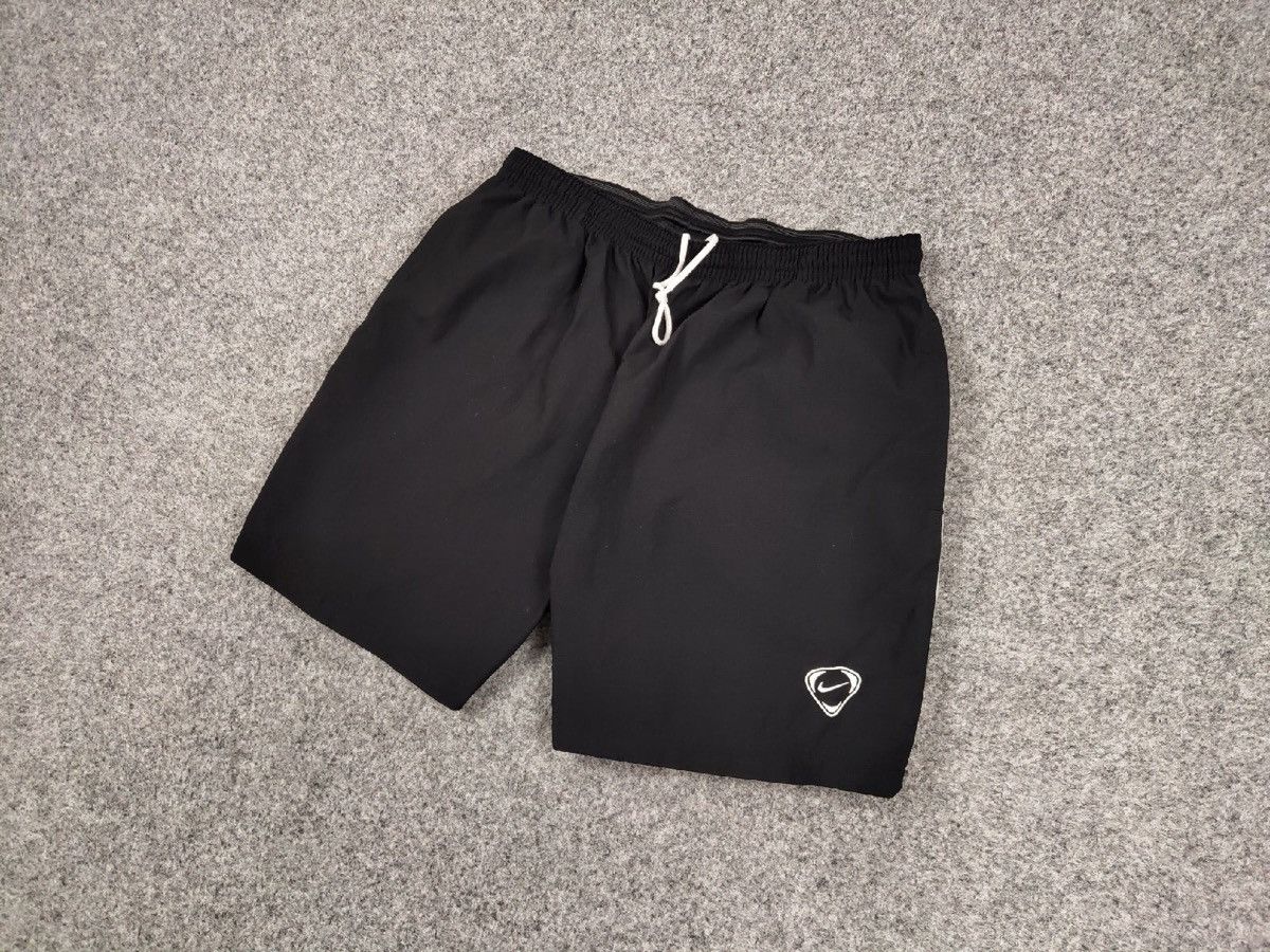 Nike Vintage Nike Short black Streetwear Travis Scott Style Size US 36 / EU 52 - 2 Thumbnail