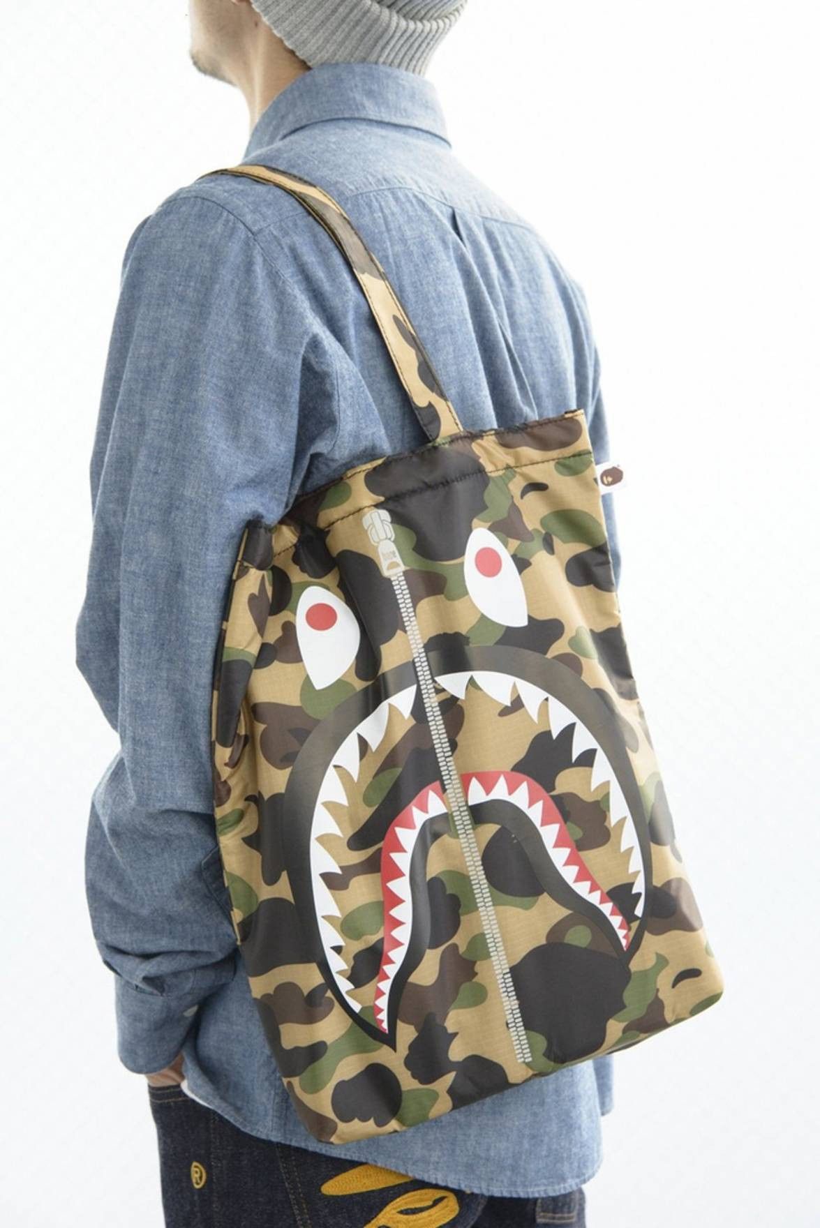 Bape 🔥 BAPE SHOULDER BAG SHARK CAMO 2015 Tote backpack Size ONE SIZE - 1 Preview