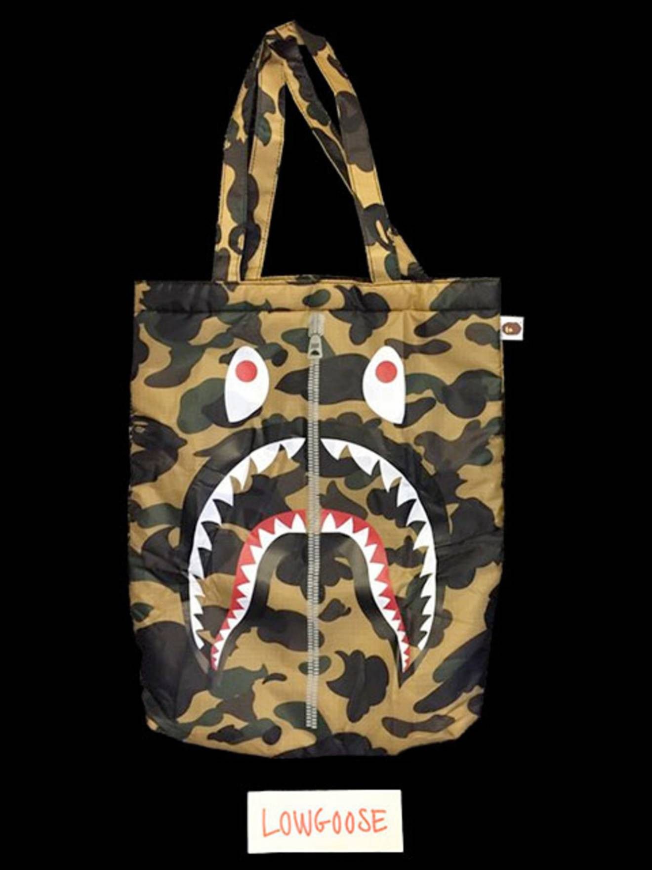 Bape 🔥 BAPE SHOULDER BAG SHARK CAMO 2015 Tote backpack Size ONE SIZE - 4 Preview