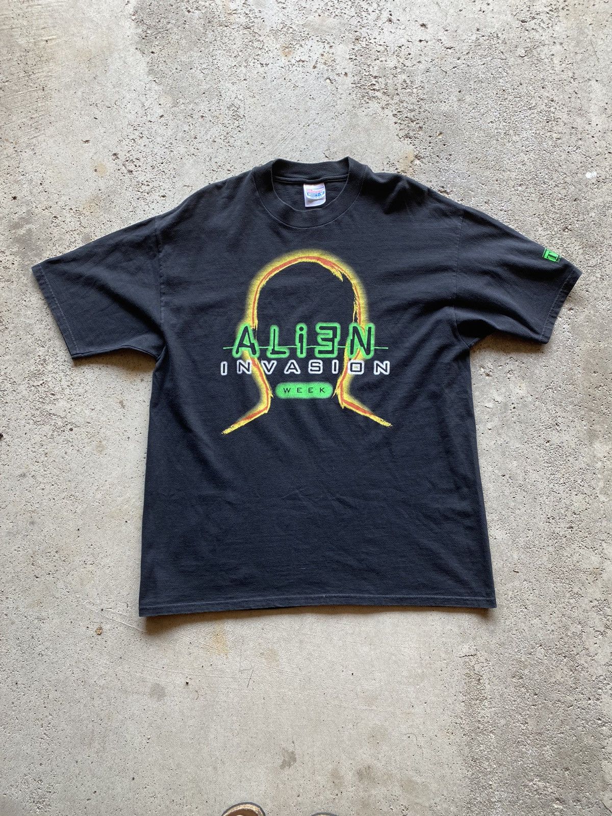 Rare DISCOVERY CHANNEL Alien Invasion Week tee shirt