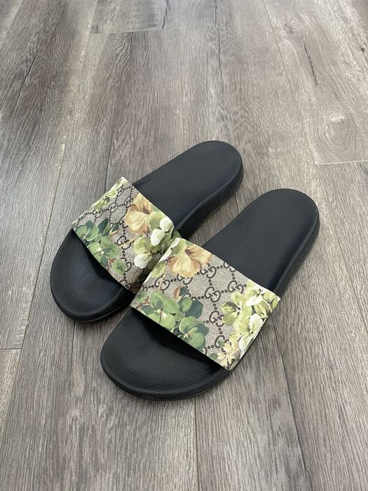 Gucci Beige GG Blooms Supreme Floral Slides - Shop Gucci Shoes Canada