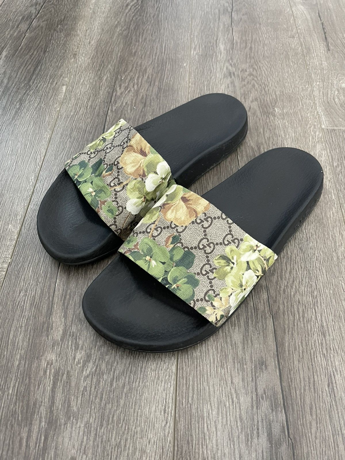 Shop Gucci GG Blooms Supreme Slide Sandals