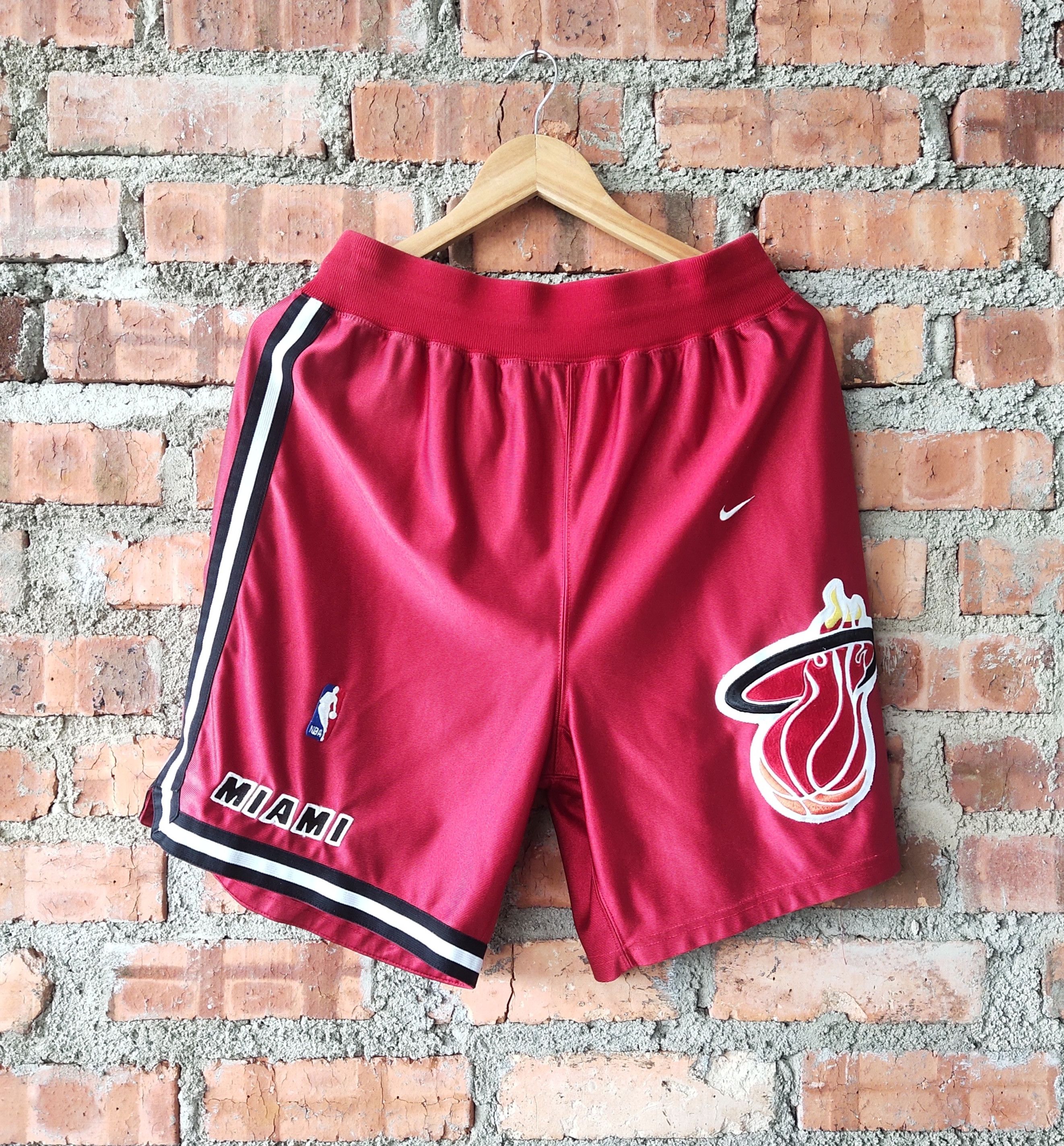 90's Vintage Nike Miami Heat Red Shorts NBA Size 34/M