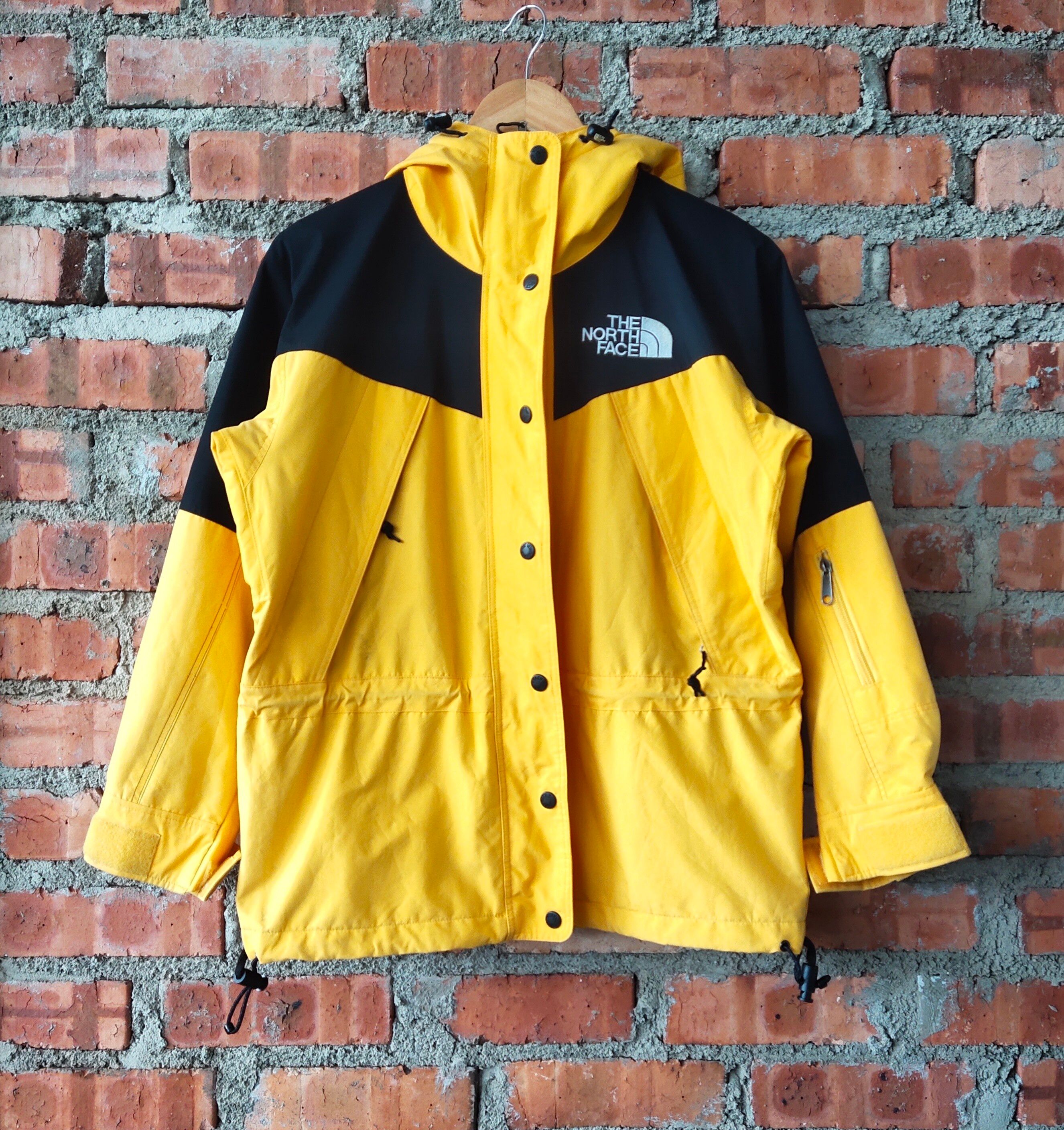 The North Face Vintage North Face Gore-Tex Yellow Jacket Size US M / EU 48-50 / 2 - 1 Preview