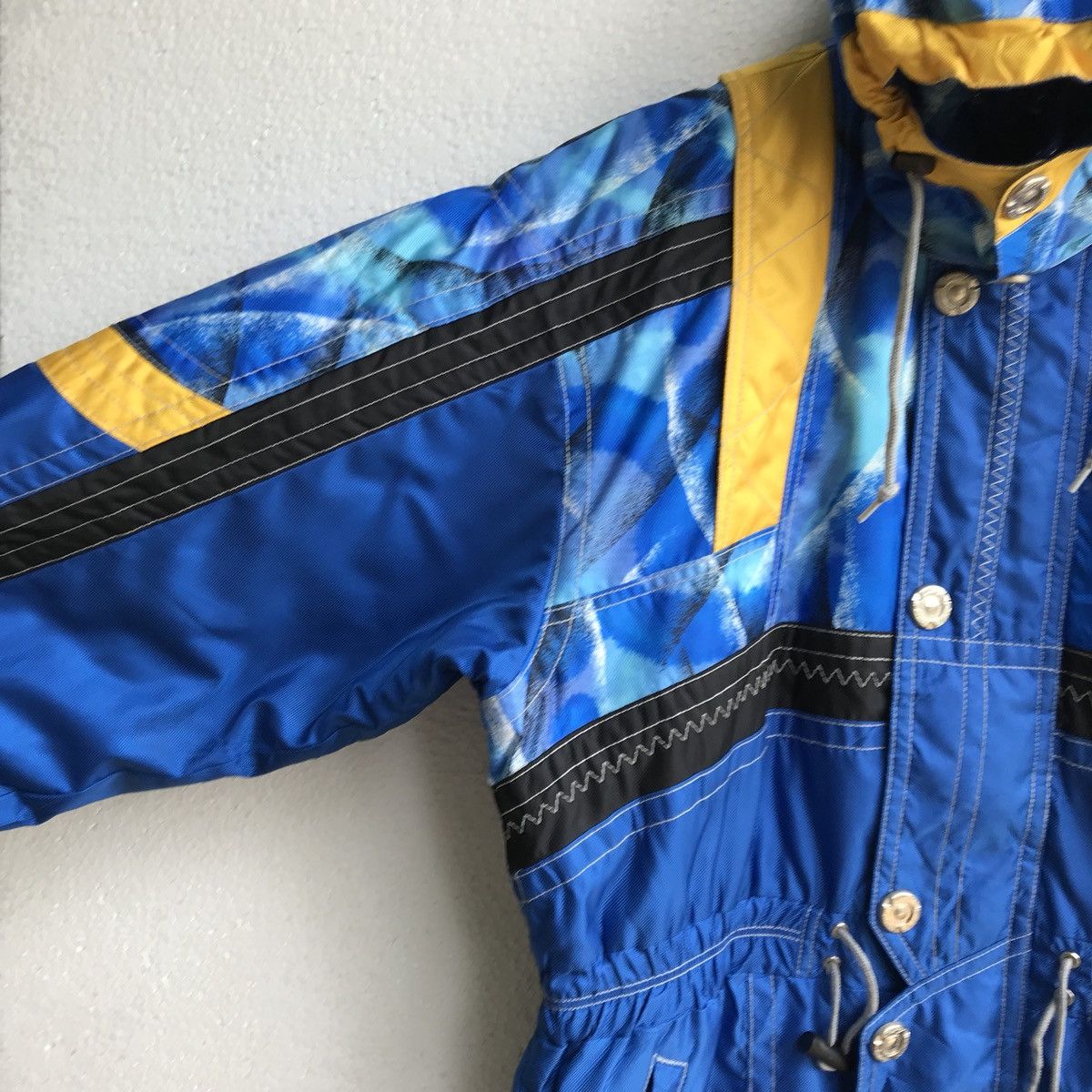 Sports Specialties Accelerate snowboard multicolor windcheater hoodie jacket Size US L / EU 52-54 / 3 - 4 Thumbnail