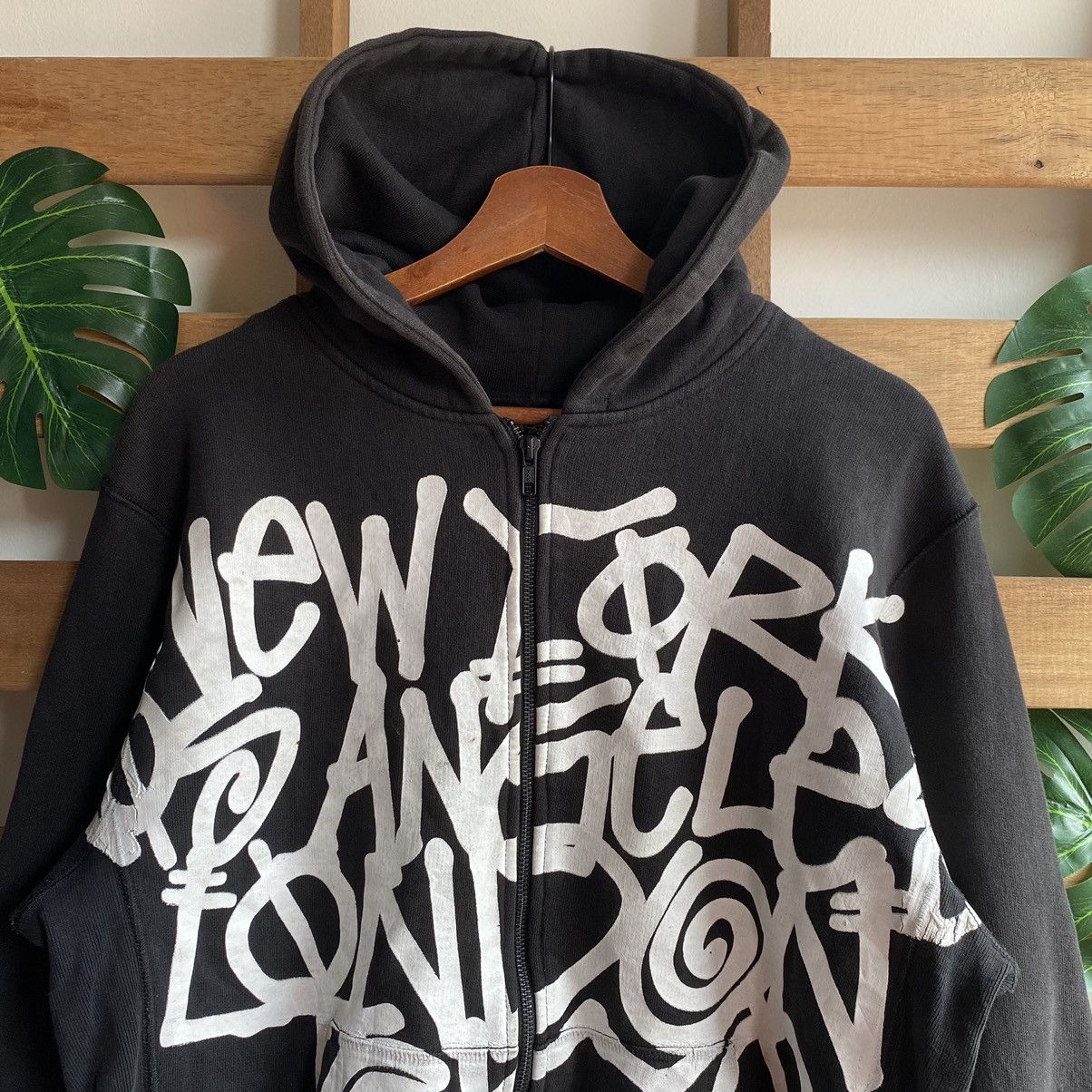 ★STUSSY★BIG CITIES ZIP HOODIE ジップフーディ★追跡可 STUSSY】送料・関税込☆World Tour Hood Zip-Up☆3973713