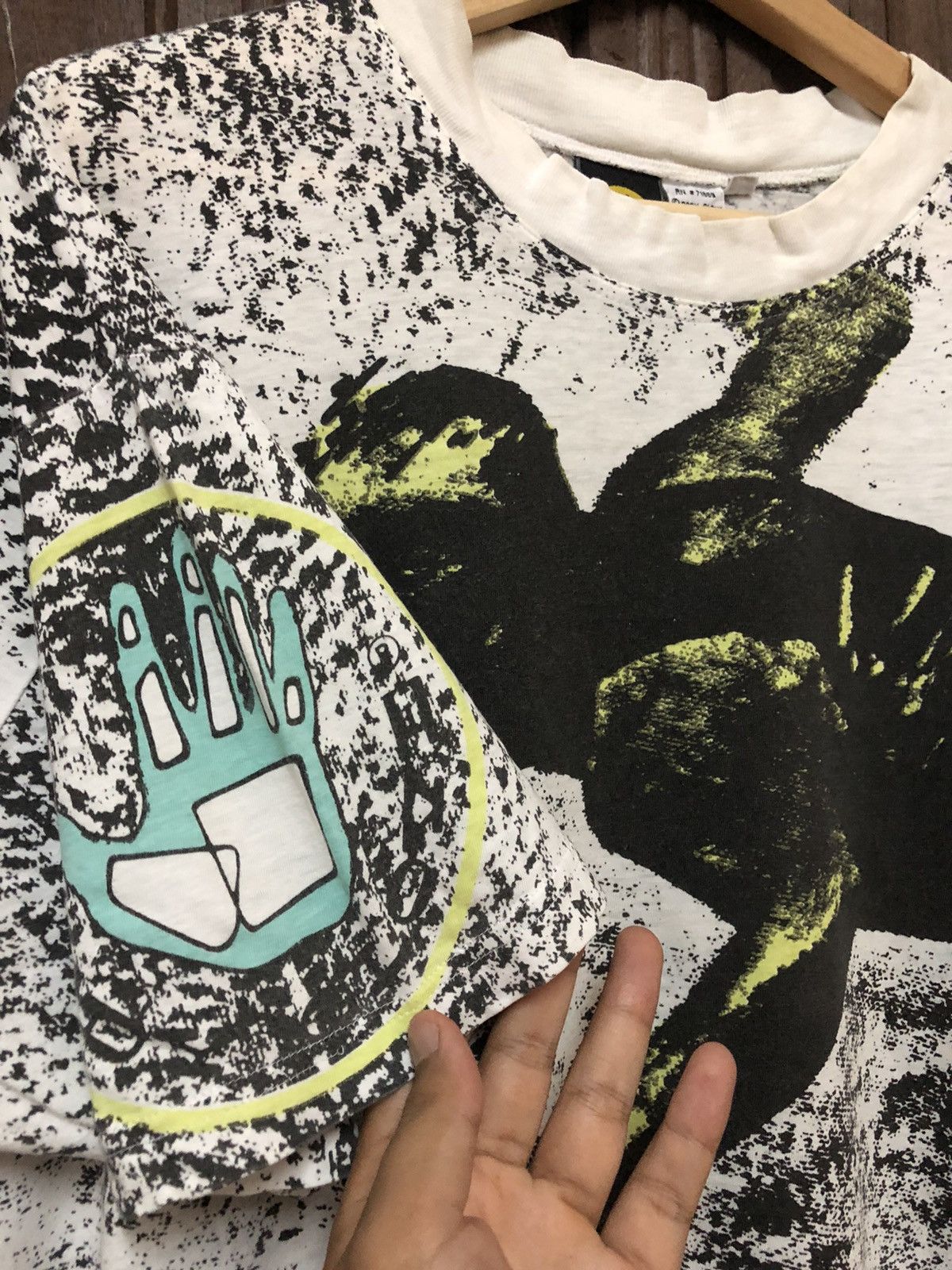 Body Glove × Vintage Vintage Body Glove Surfing Fullprint Very Rare Tee Shirt Size US XL / EU 56 / 4 - 4 Thumbnail