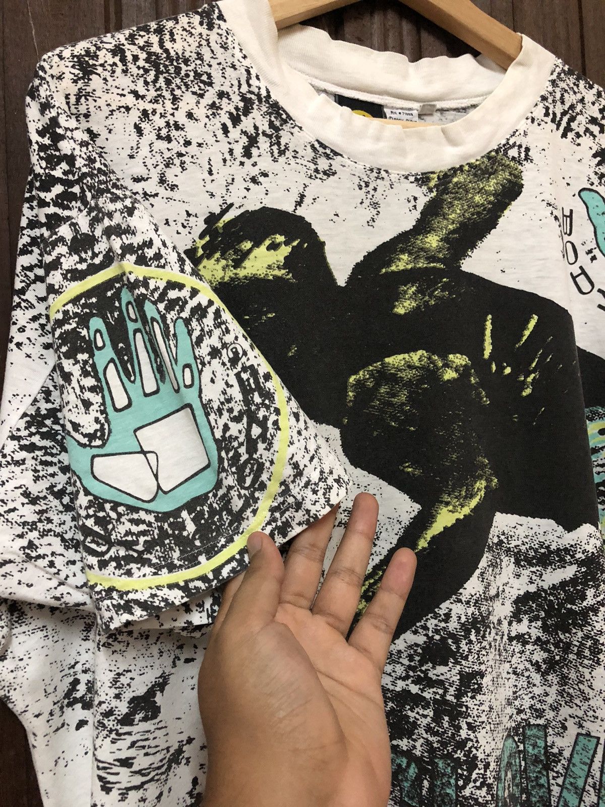 Body Glove × Vintage Vintage Body Glove Surfing Fullprint Very Rare Tee Shirt Size US XL / EU 56 / 4 - 3 Thumbnail