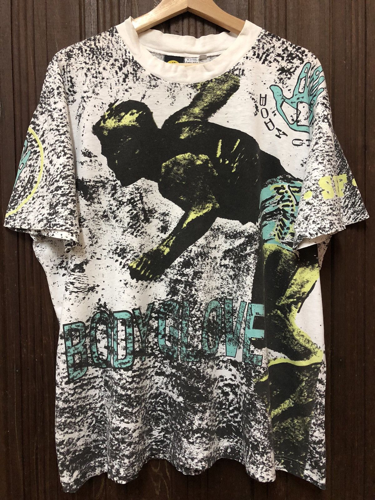 Body Glove × Vintage Vintage Body Glove Surfing Fullprint Very Rare Tee Shirt Size US XL / EU 56 / 4 - 1 Thumbnail