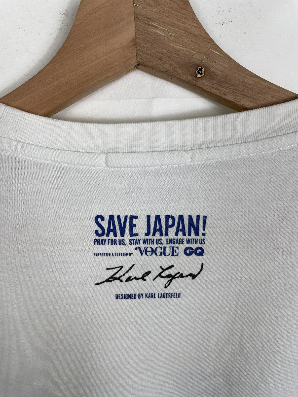 Karl Lagerfeld × Uniqlo × Vogue Karl Lagerfeld x Uniqlo “SAVE JAPAN!” | Charity Tee M Size US M / EU 48-50 / 2 - 4 Thumbnail