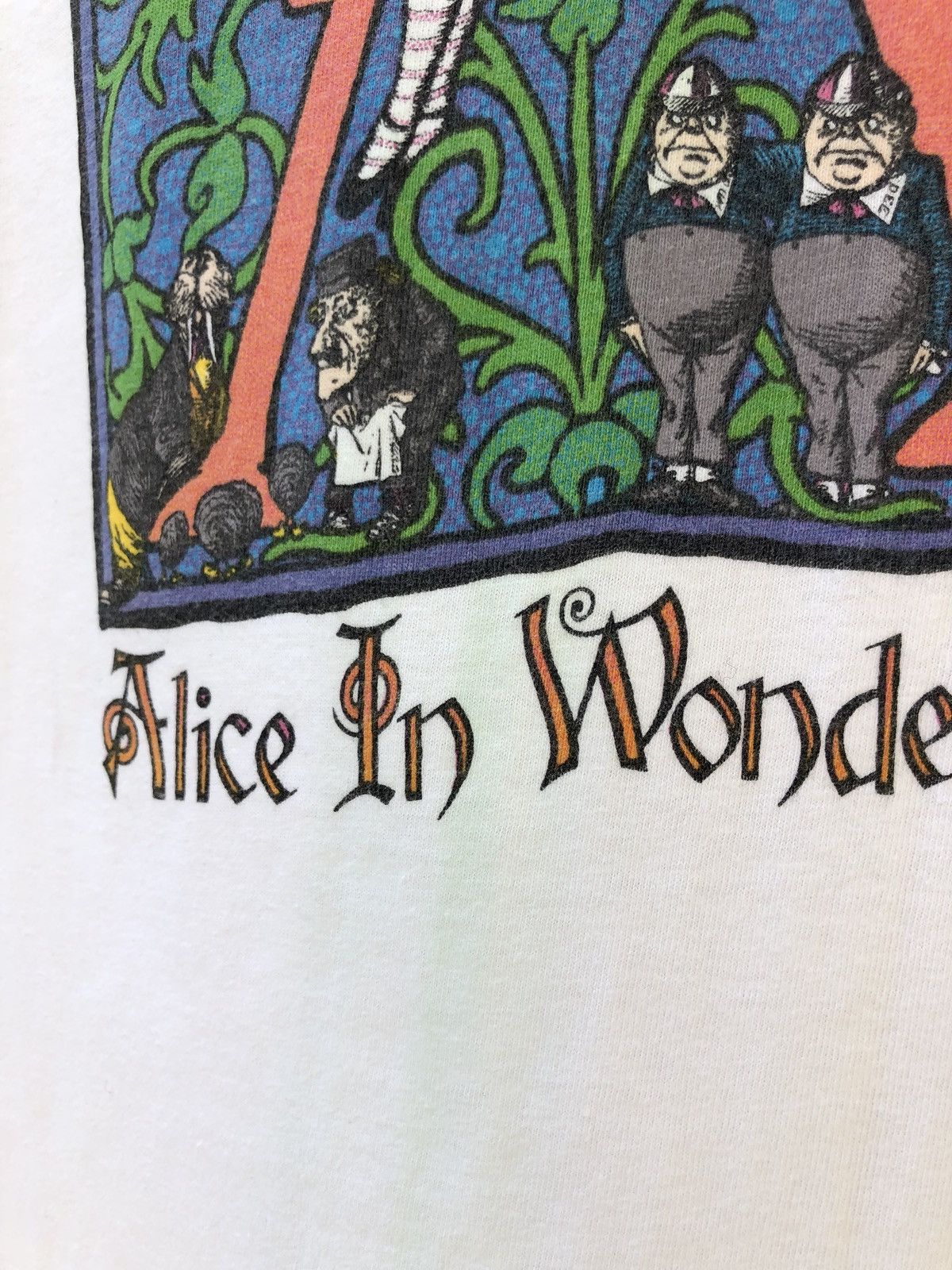 Vintage Vintage 90s 1991 Alice in Wonderland Movie t shirt Size US S / EU 44-46 / 1 - 4 Thumbnail