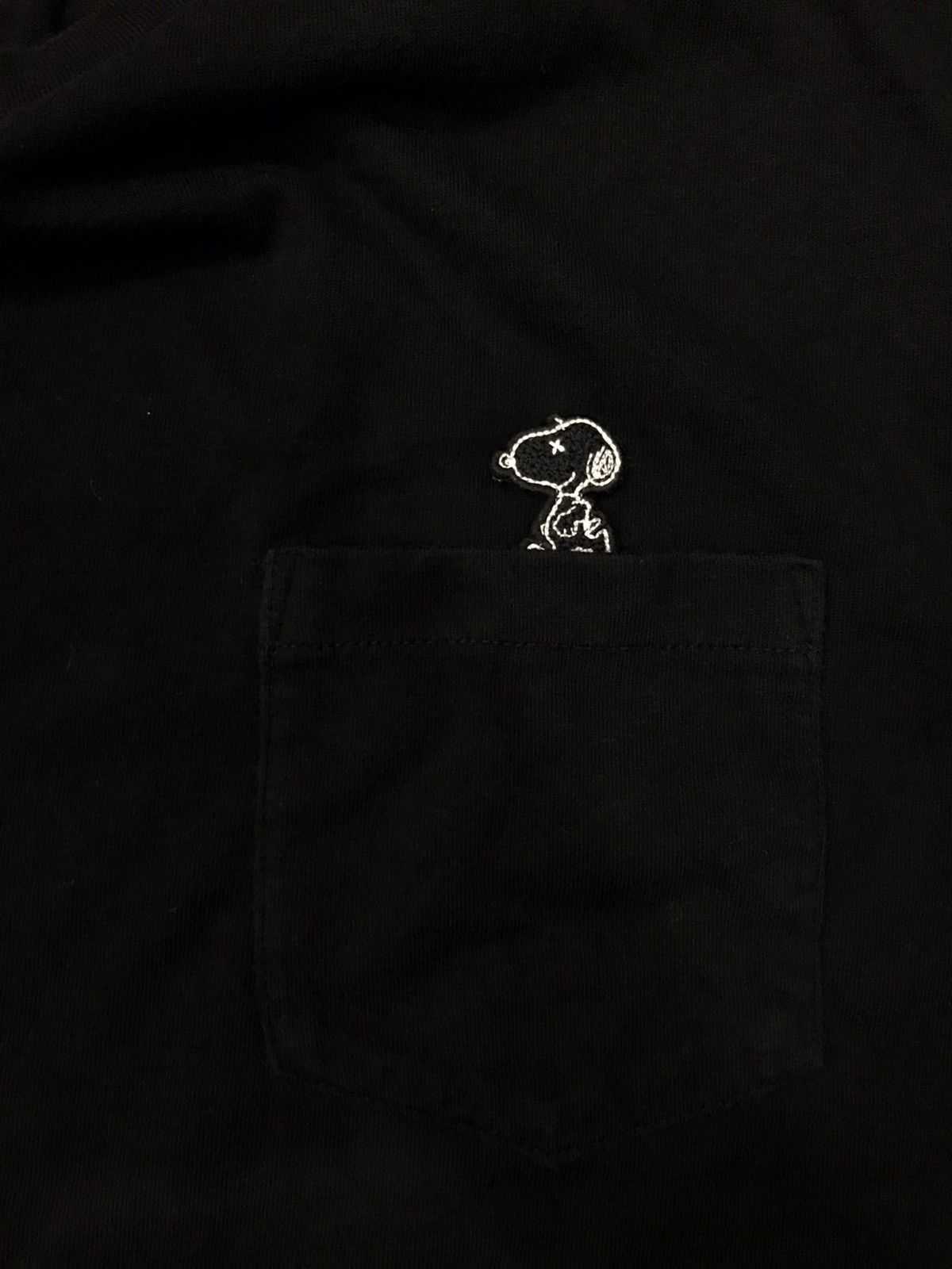 Kaws × Peanuts × Uniqlo Vintage Kaws X uniqlo single pocket t shirt Size US XL / EU 56 / 4 - 6 Thumbnail