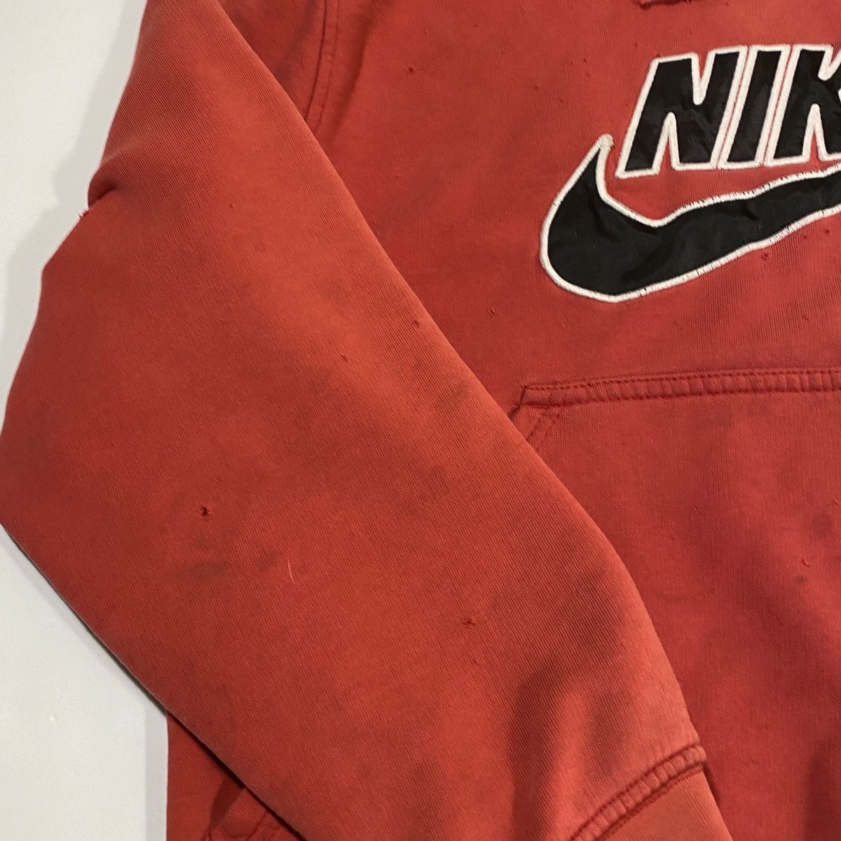 Nike × Vintage Vintage Distressed Nike Spellout Hoodie Red Size US M / EU 48-50 / 2 - 6 Thumbnail