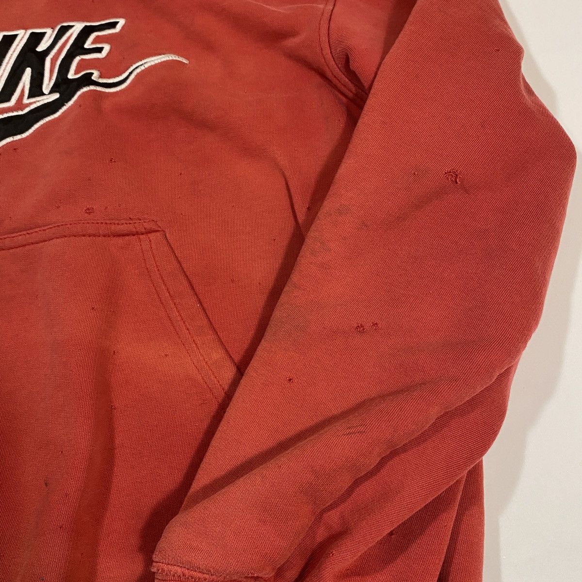 Nike × Vintage Vintage Distressed Nike Spellout Hoodie Red Size US M / EU 48-50 / 2 - 5 Thumbnail