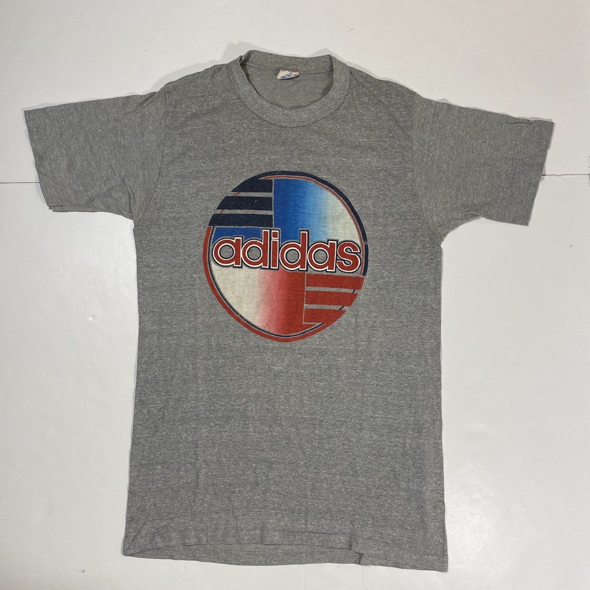 Adidas × Vintage 80’s Adidas Trefoil Spellout Tee Size US XL / EU 56 / 4 - 1 Thumbnail