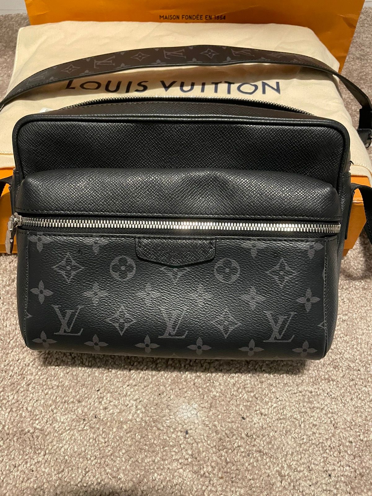 Real vs Fake Louis Vuitton Outdoor Messenger Bag M30233 Monogram