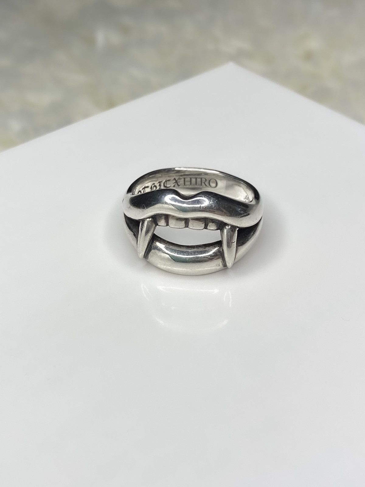  ORDER  VAMP RING よっちゃん Yohji Yamamoto Vampire Fang, Blood and Medusa Rings | Hypebeast