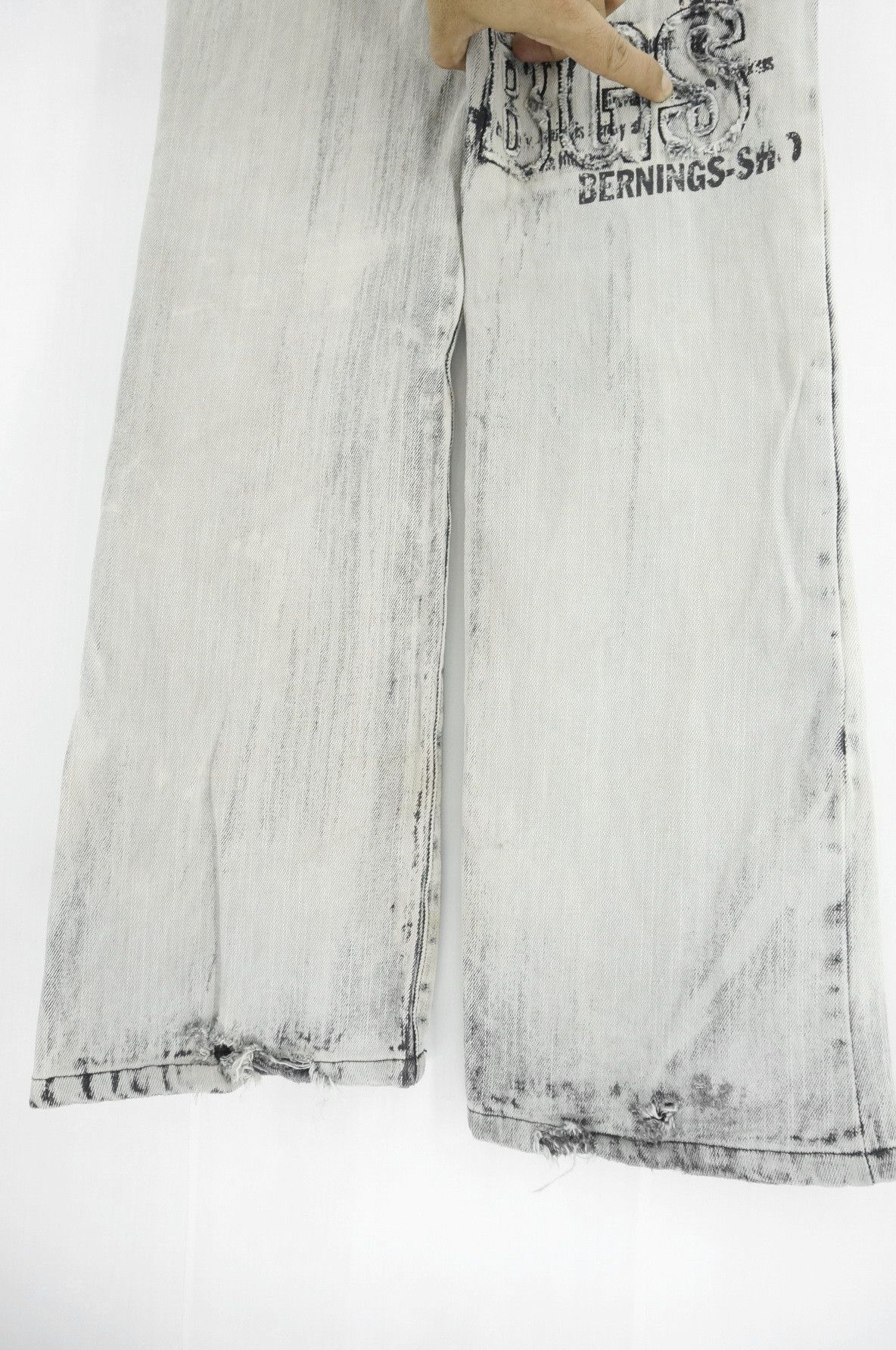Japanese Brand Vintage BERNING SHO Punk Worn Out Offwhite Acid Wash Jeans Size US 29 - 9 Thumbnail