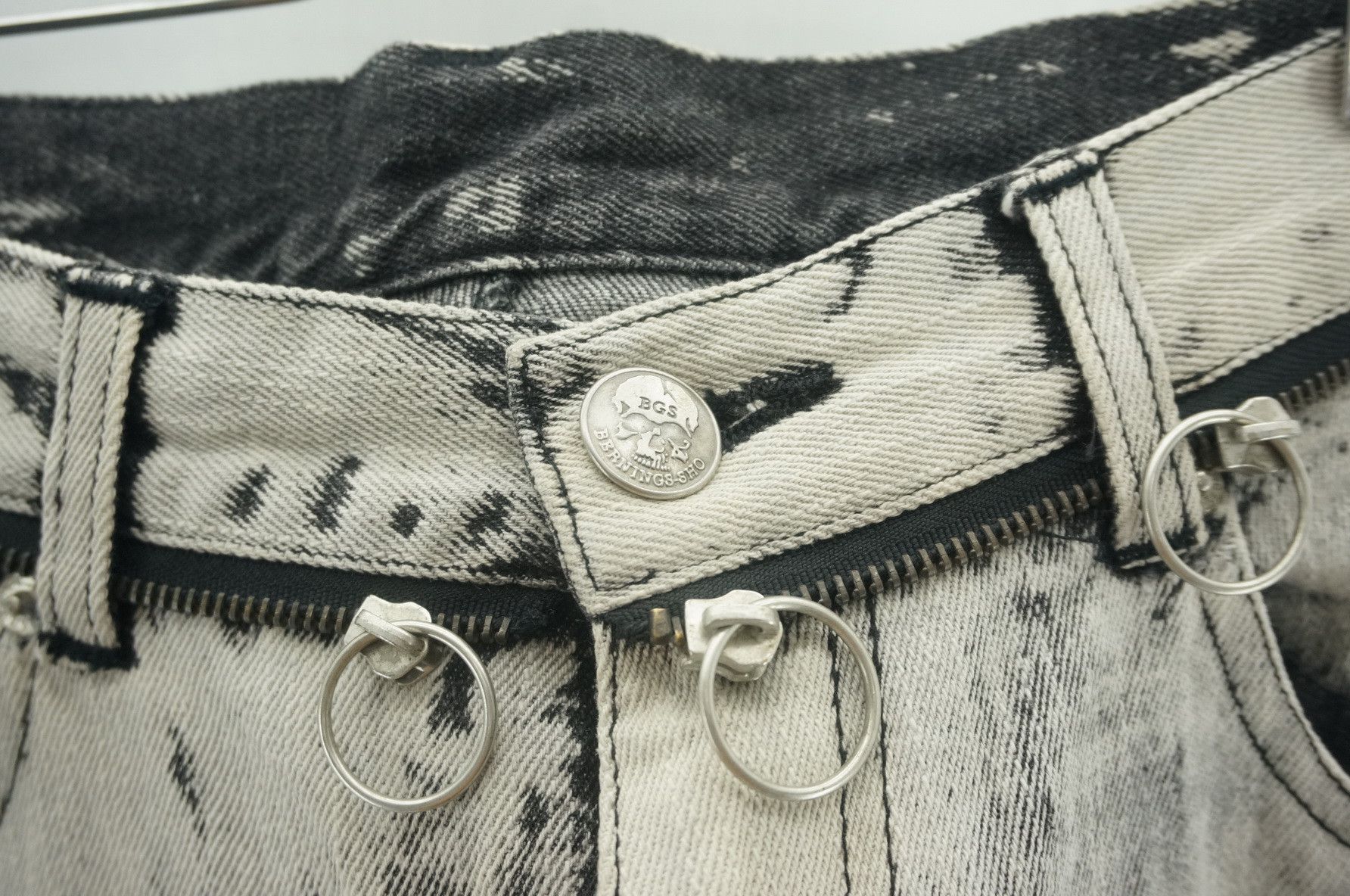 Japanese Brand Vintage BERNING SHO Punk Worn Out Offwhite Acid Wash Jeans Size US 29 - 14 Thumbnail
