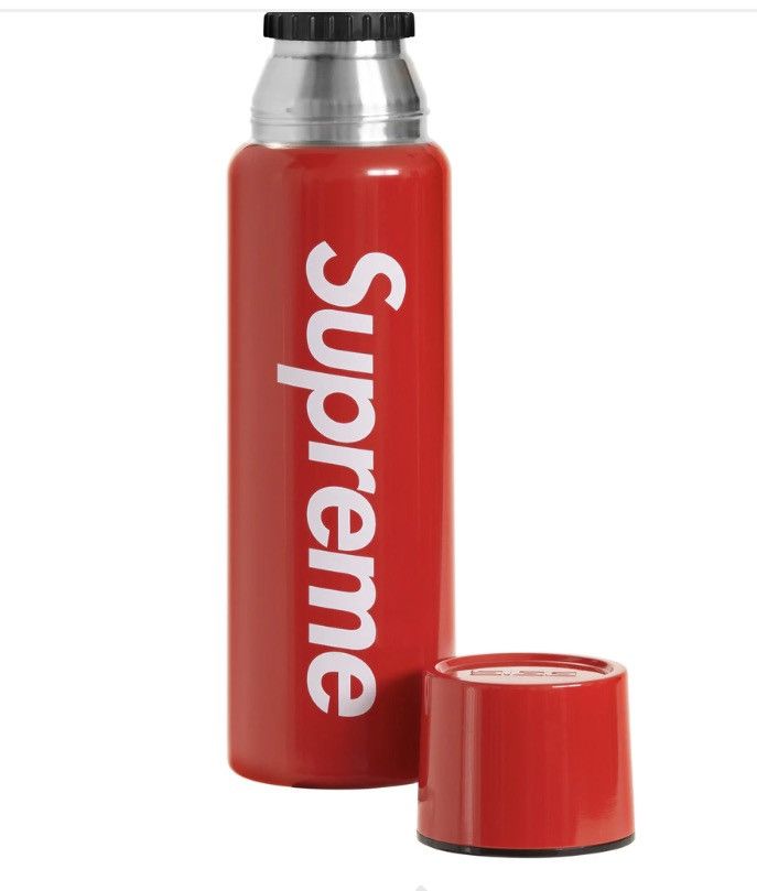 Supreme SIGG Vacuum Insulated .75L Red Thermos Bottle Supreme